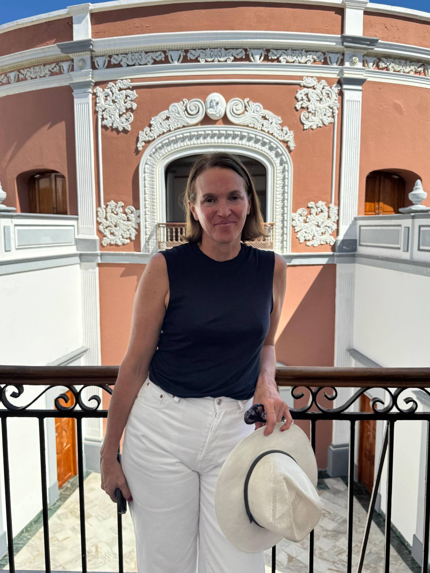 $!La arquitecta admiró la majestuosidad del recinto cultural.