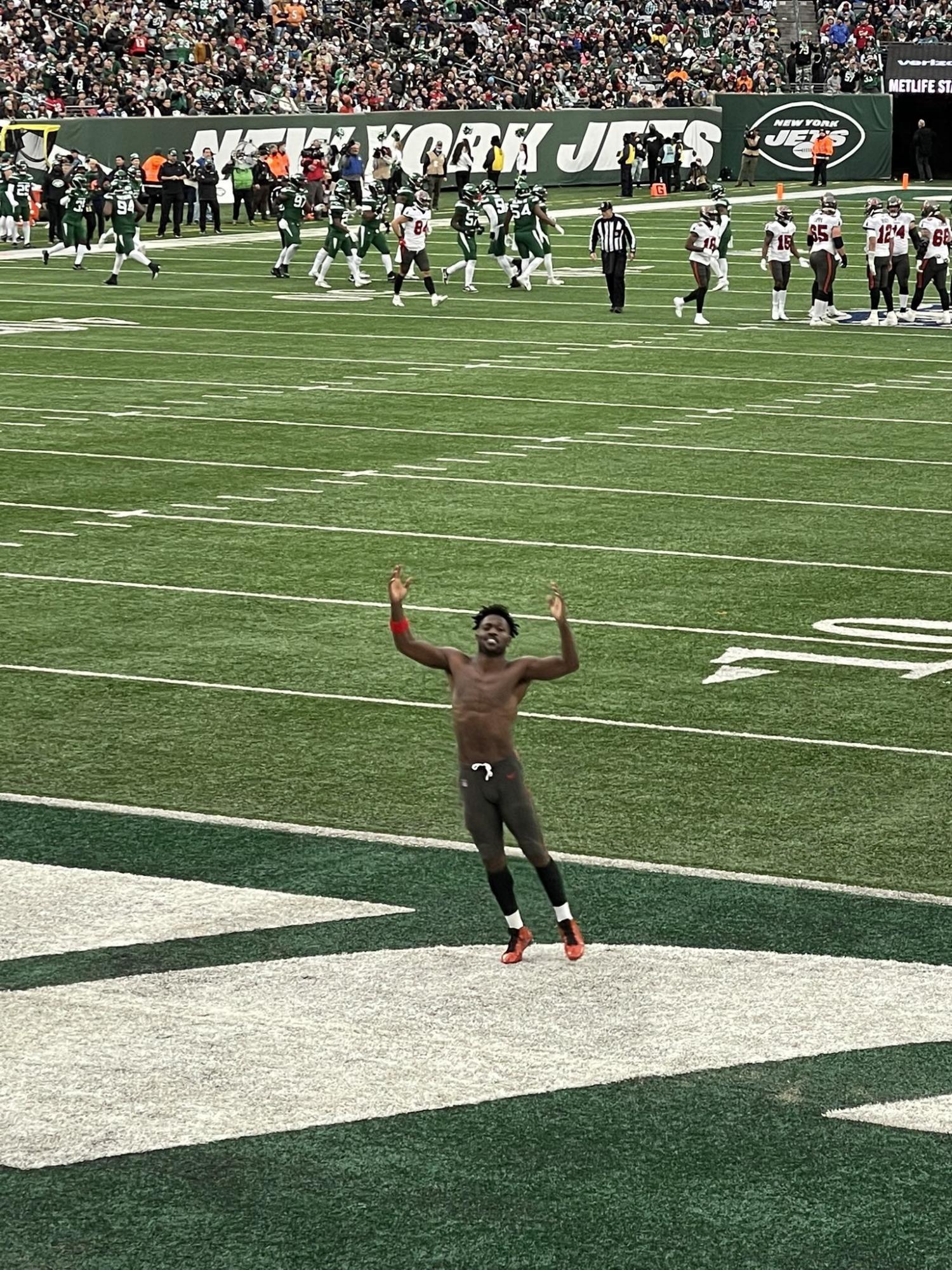 $!Antonio Brown ya no es un Bucanero después de desplante al salir del campo