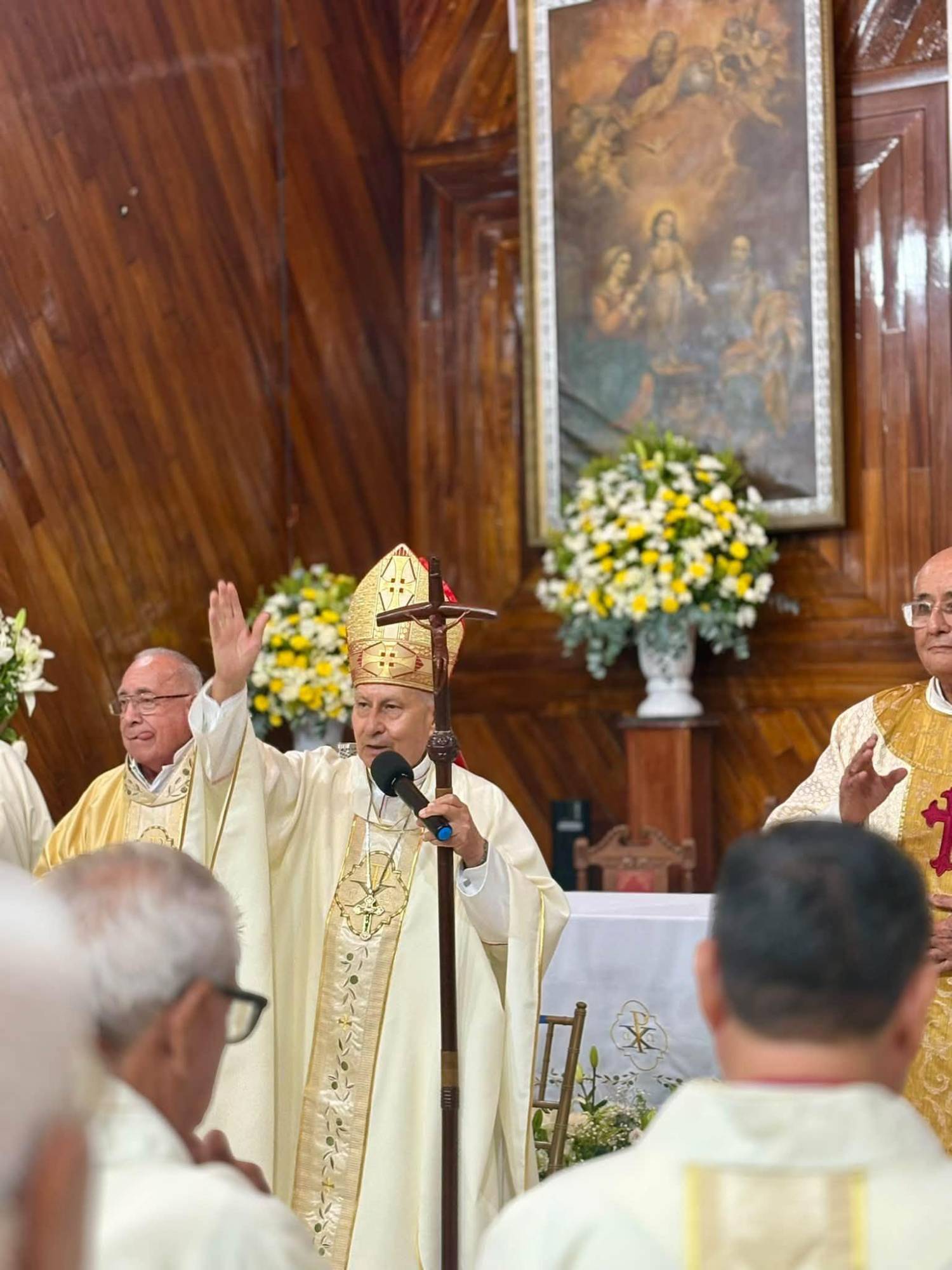 $!El Obispo Mario Espinosa Contreras acudió a la concelebración.