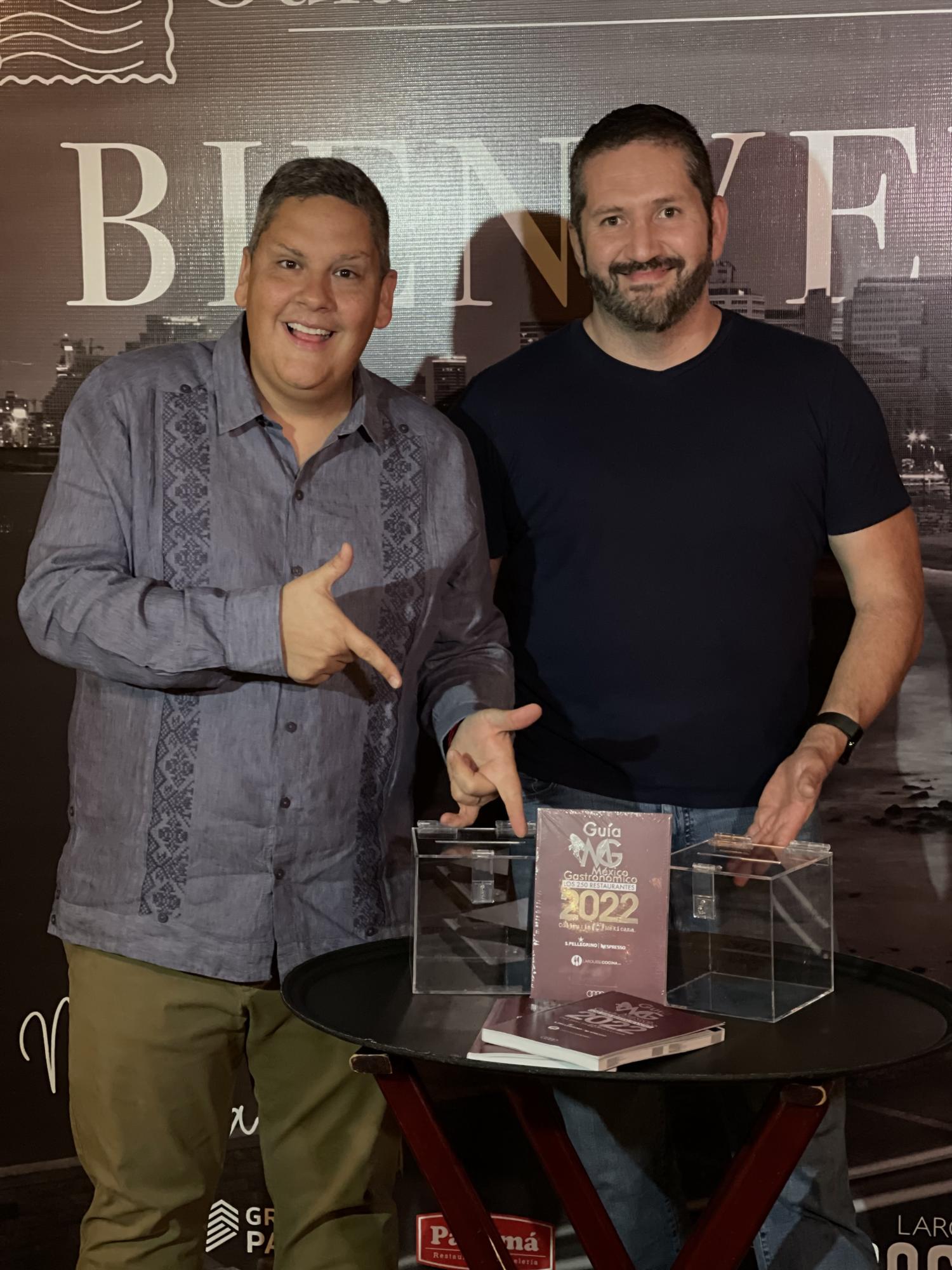 $!Claudio Poblete Ritschel, director de Culinaria Mexicana y Gerardo Guerrero, director general de Larousse México y publisher de la Guía México Gastronómico.