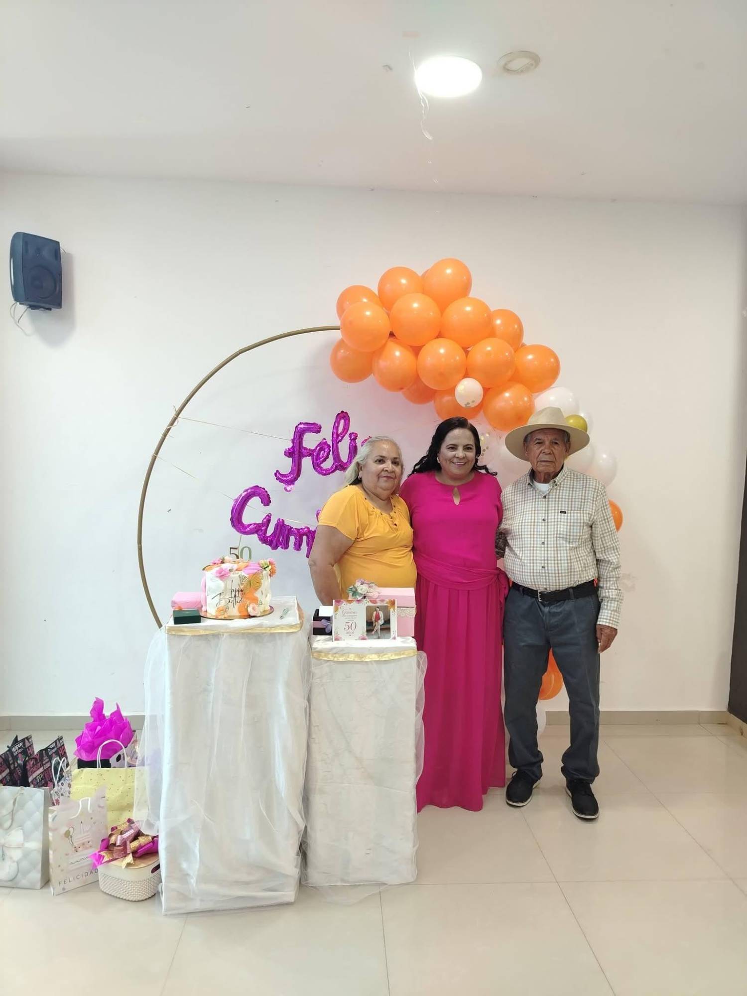$!Juana Antonia con sus padres María Juana López y Erasmo Aguilar Cuadras.