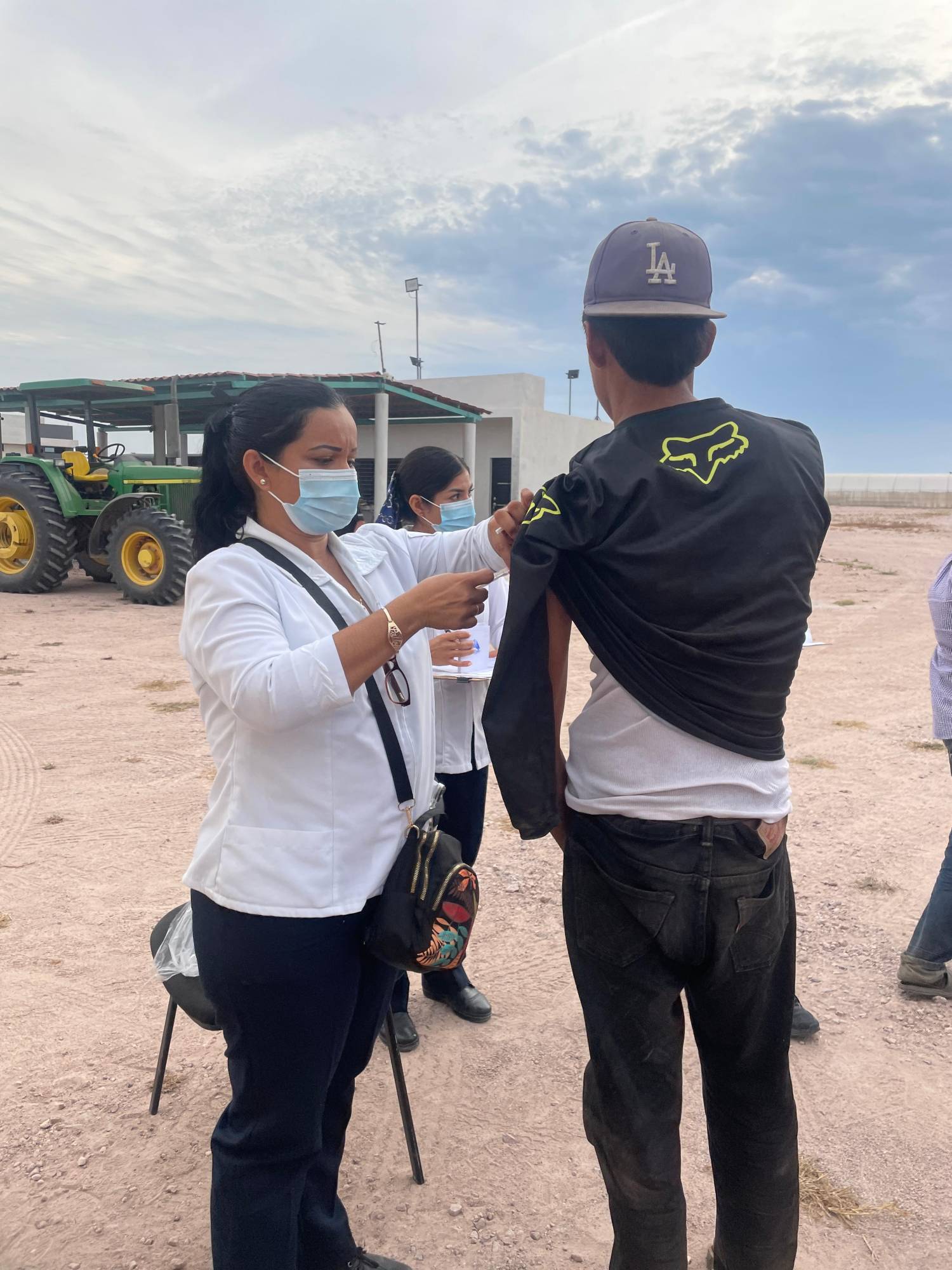 $!Emprende Secretaría de Salud jornada masiva de vacunación contra el sarampión en Isla del Bosque