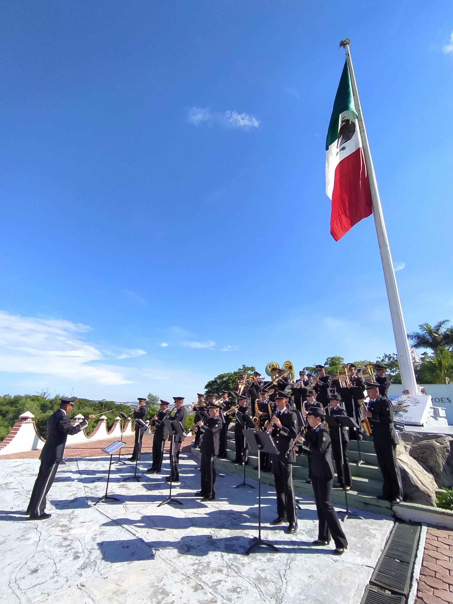 $!La Banda de Música de la Tercera Región Militar es dirigida por el Subteniente de Músico Rafael Pantelón Cuevas.