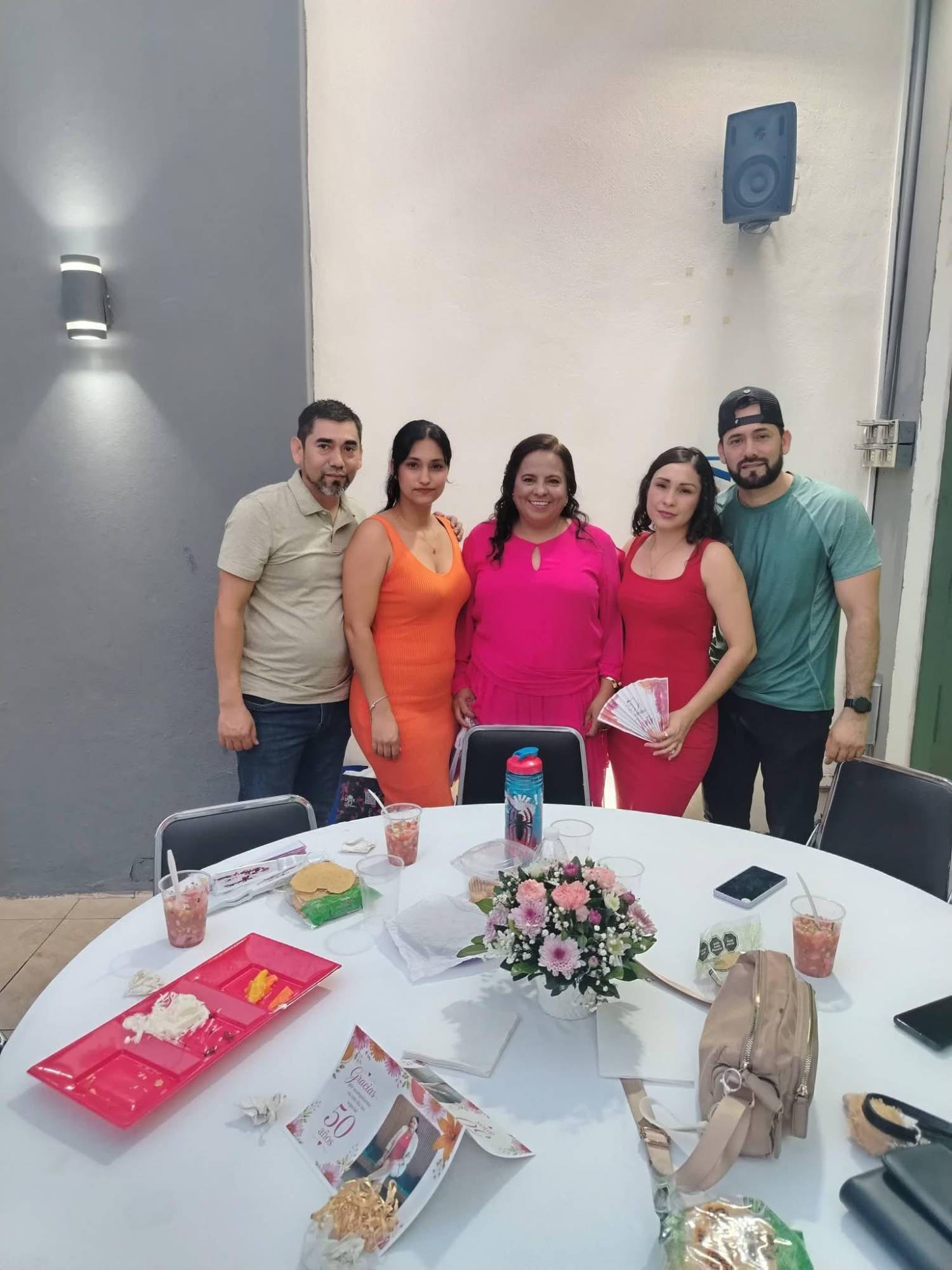 $!Ángel Díaz, Isela y Yésica Martínez, Raymundo Díaz acompañaron a Juana Antonia.