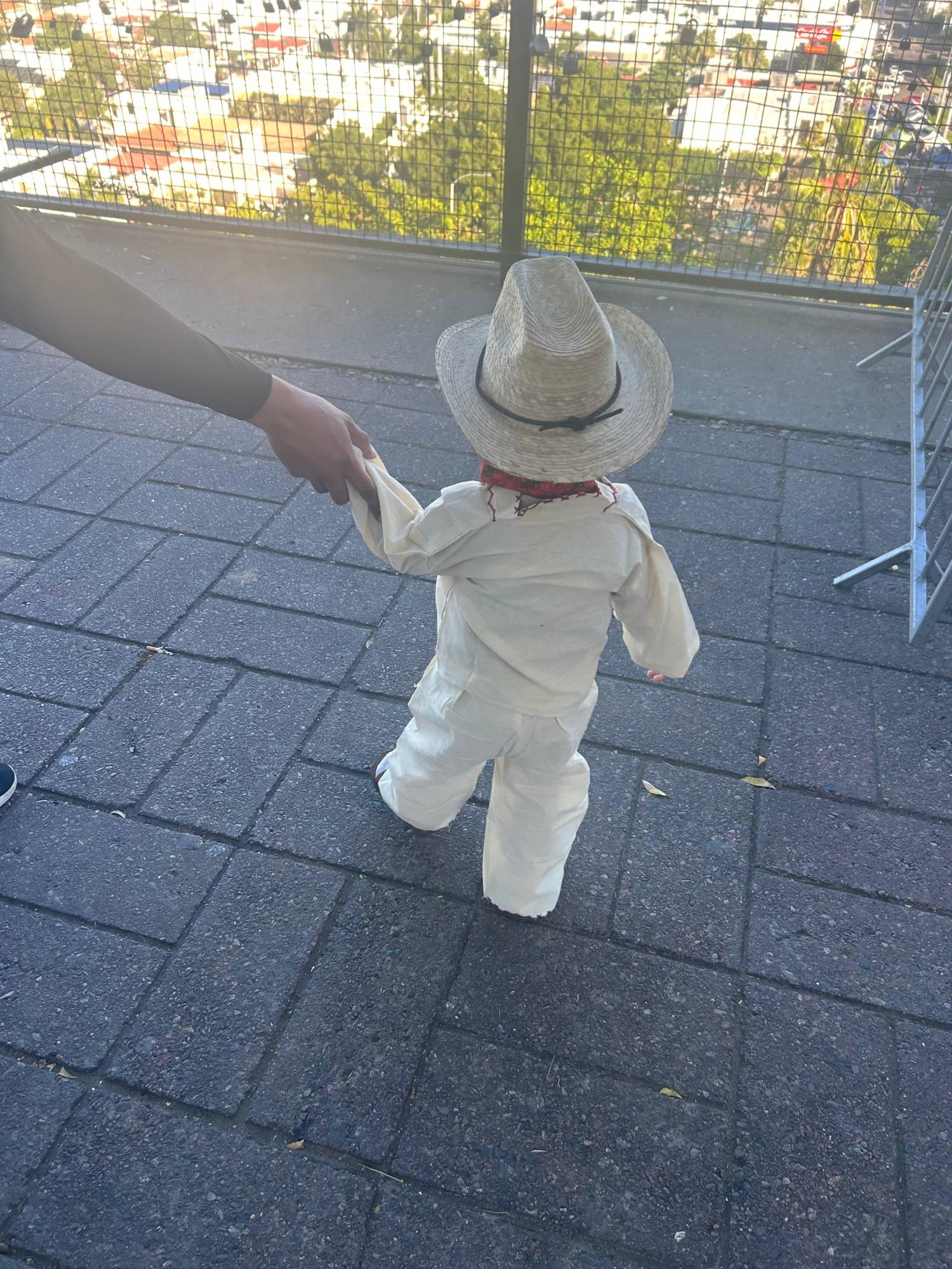 $!Arturito, un niño de Culiacán, cumple una manda de salud