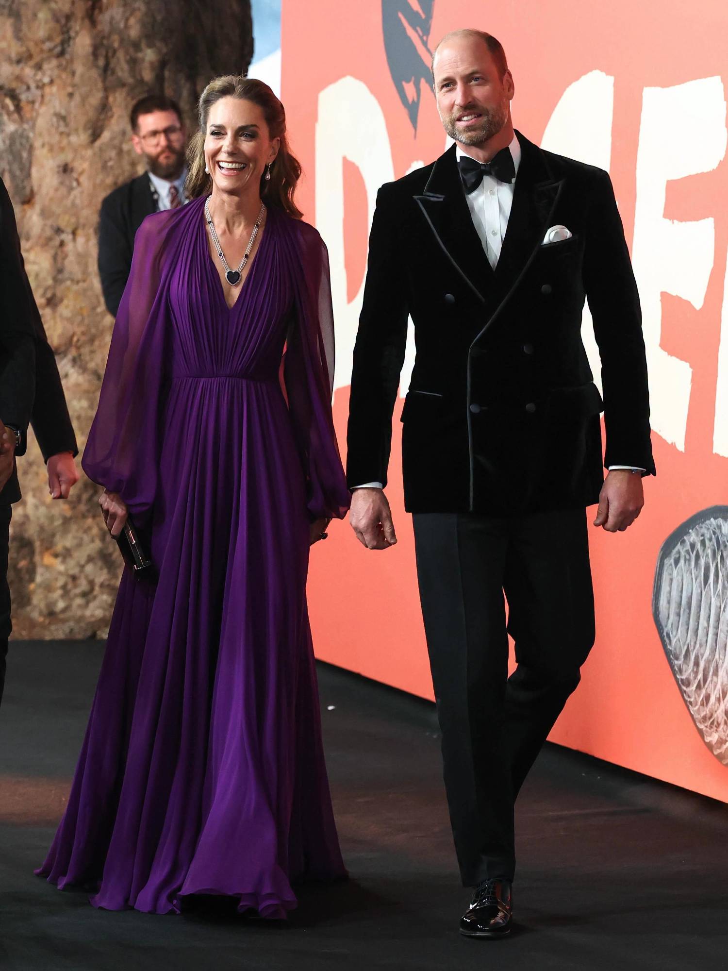 $!El príncipe William y Kate Middleton llegaron a la alfombra roja de Digger.