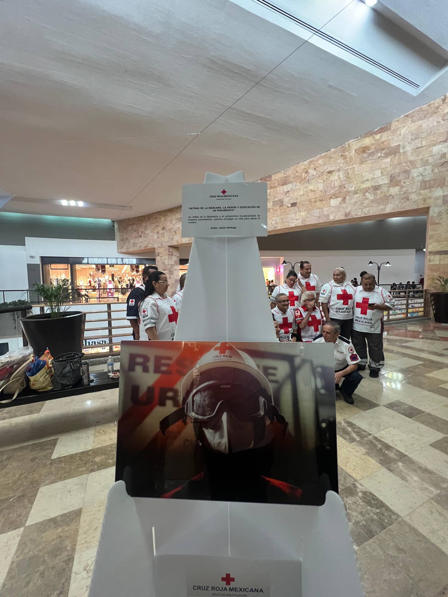$!Detrás de la máscara, la pasión y la dedicación de un paramédico”, imagen de Jesús Verdugo.