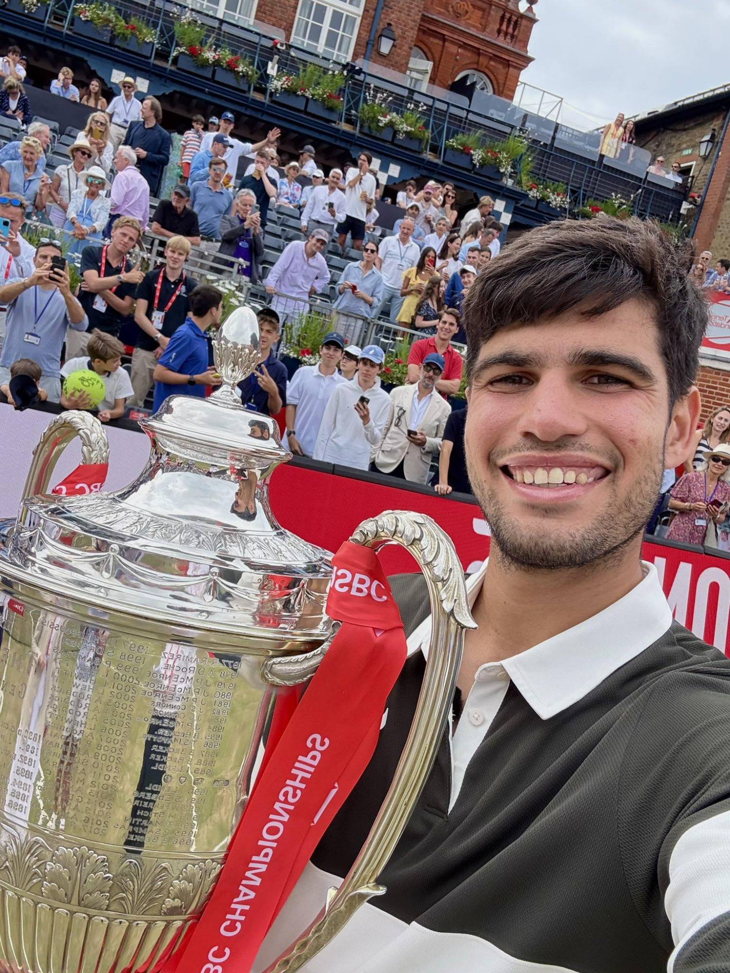 $!Alcaraz prolonga su momento dulce en Queen’s con su tercer título seguido
