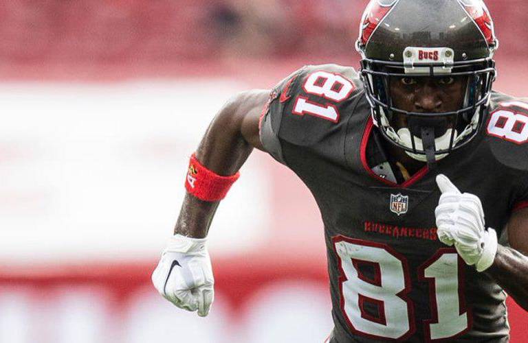 Antonio Brown, suspendido tres juegos por violar los protocolos de Covid-19 de la NFL