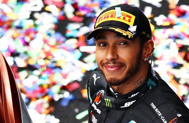 El Príncipe Carlos nombra caballero de la Corona británica a Lewis Hamilton