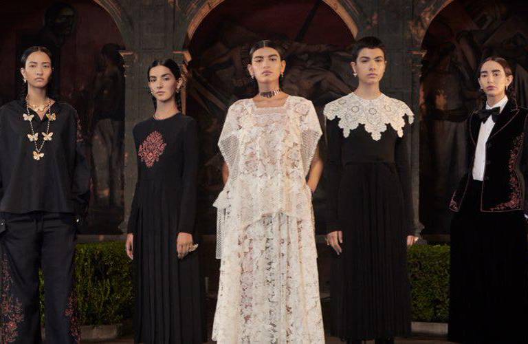 Dior se inspira en Frida Kahlo y los feminicidios para la colección que presenta en CdMx