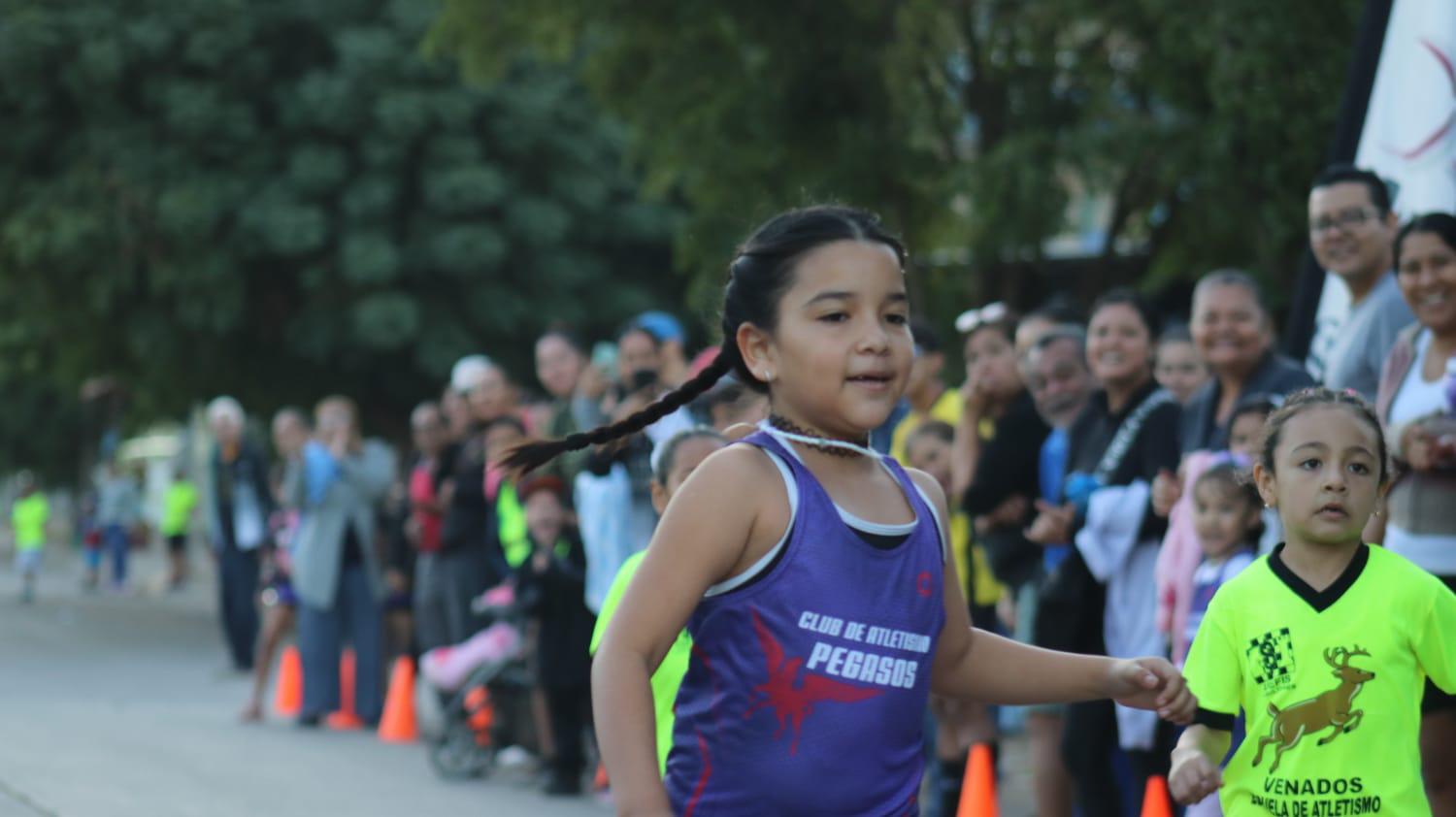 $!Celebran niños en Santa Teresa el amor por el atletismo
