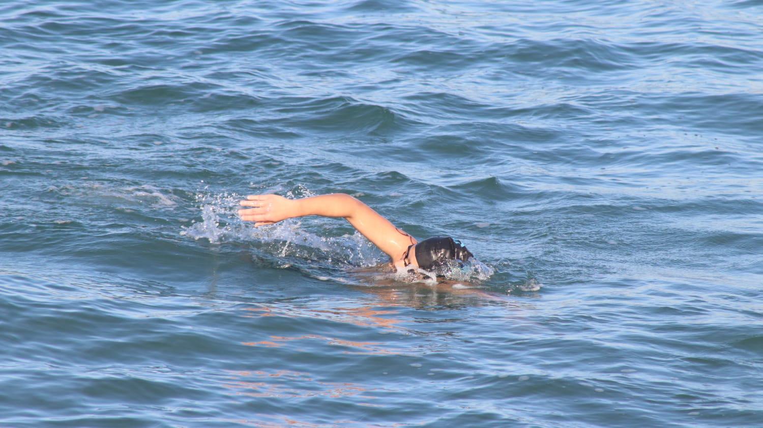 $!Conquistan el fresco mar nadadores mazatlecos en selectivo municipal