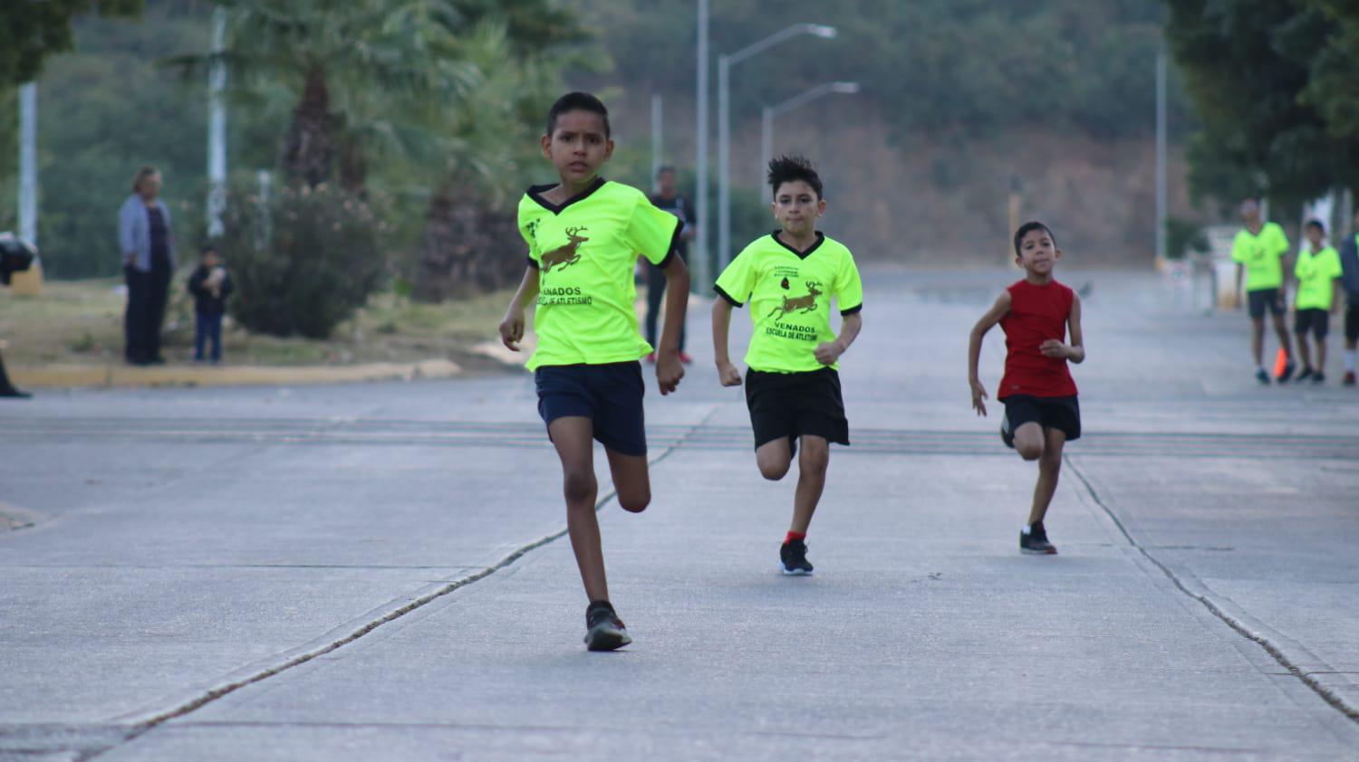 $!Celebran niños en Santa Teresa el amor por el atletismo