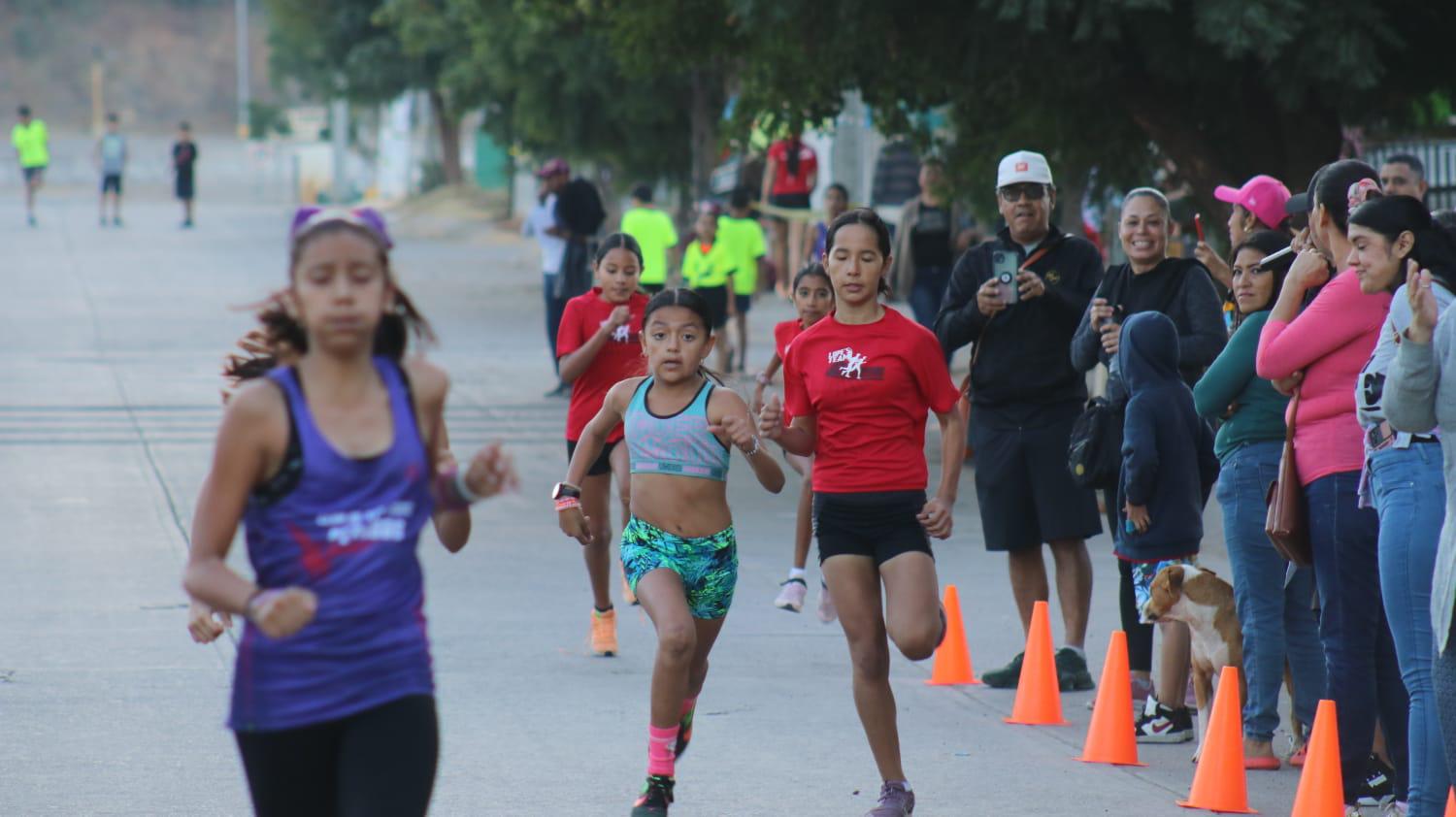 $!Celebran niños en Santa Teresa el amor por el atletismo