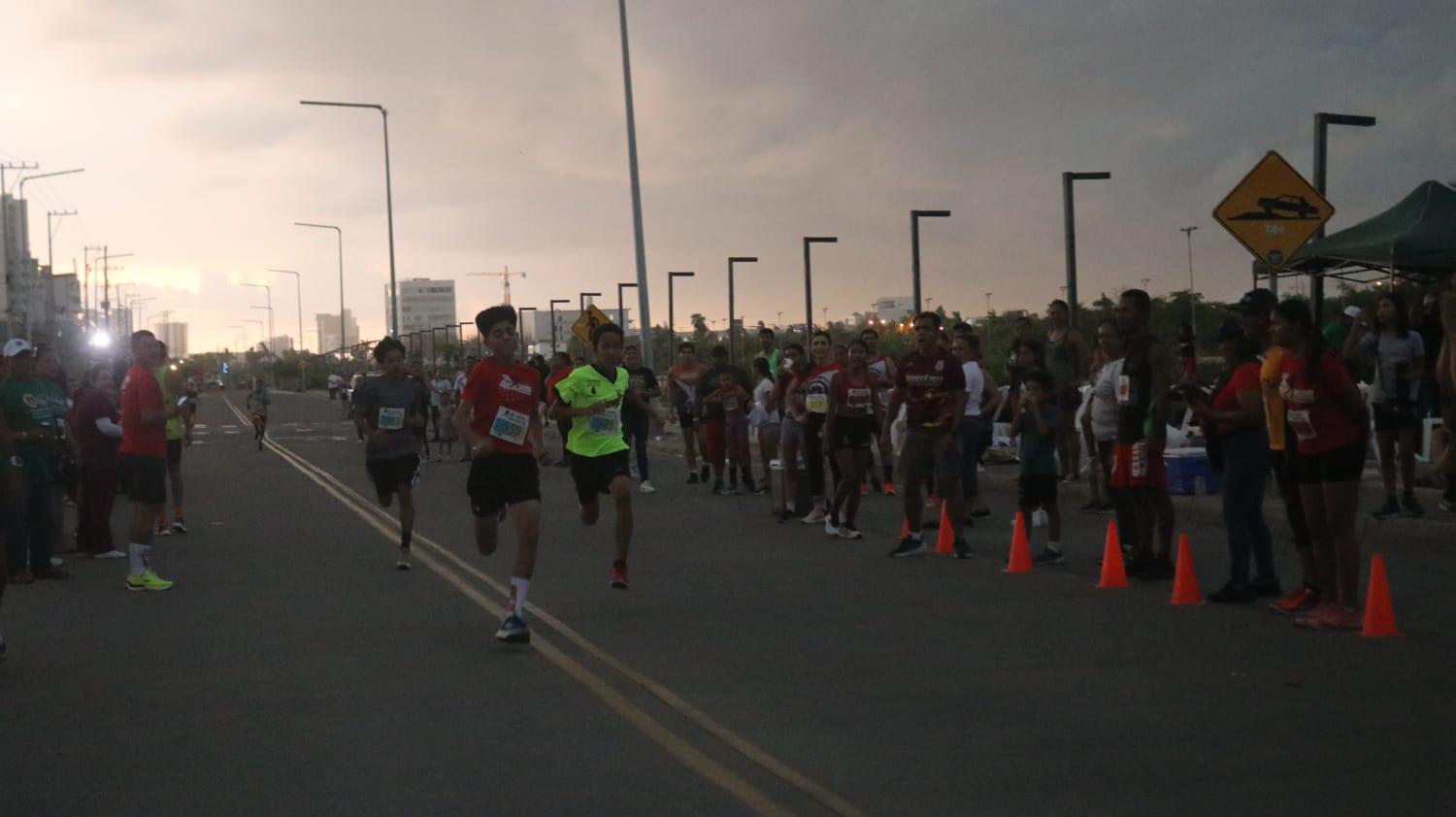 $!Interrumpe lluvia culminación de Carrera Día del Abogado