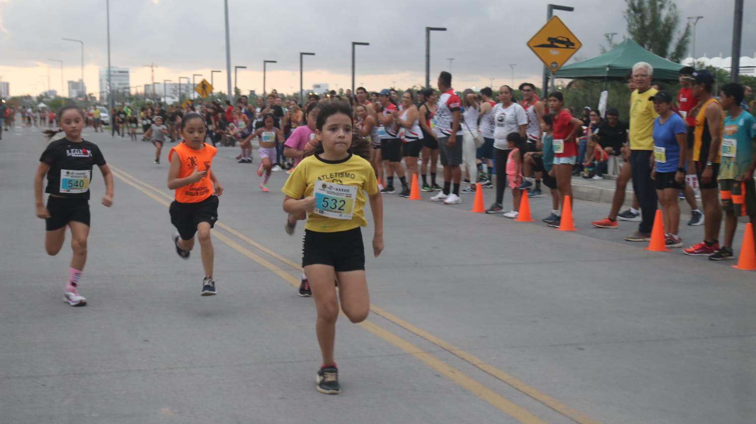 $!Interrumpe lluvia culminación de Carrera Día del Abogado