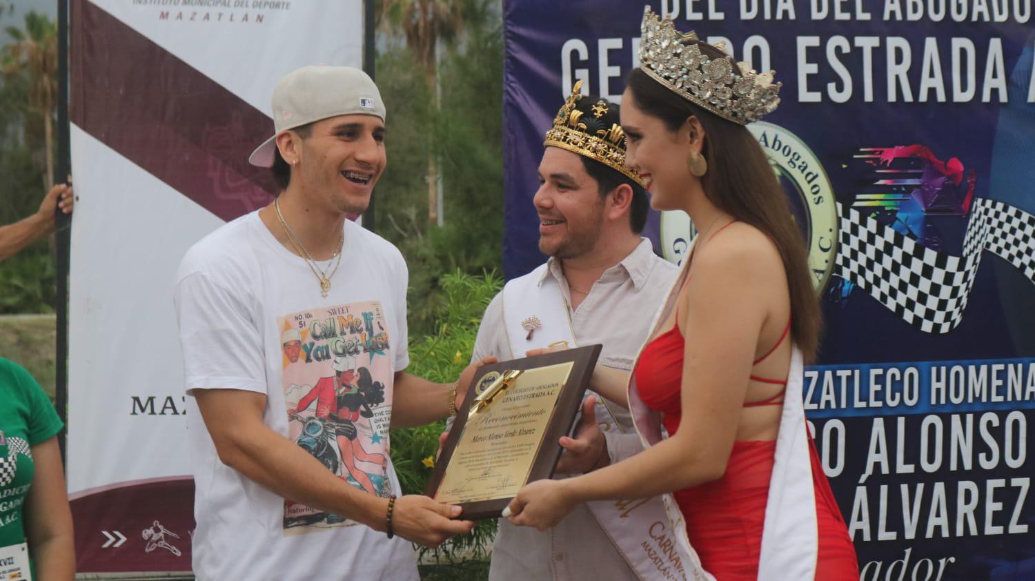 $!Interrumpe lluvia culminación de Carrera Día del Abogado