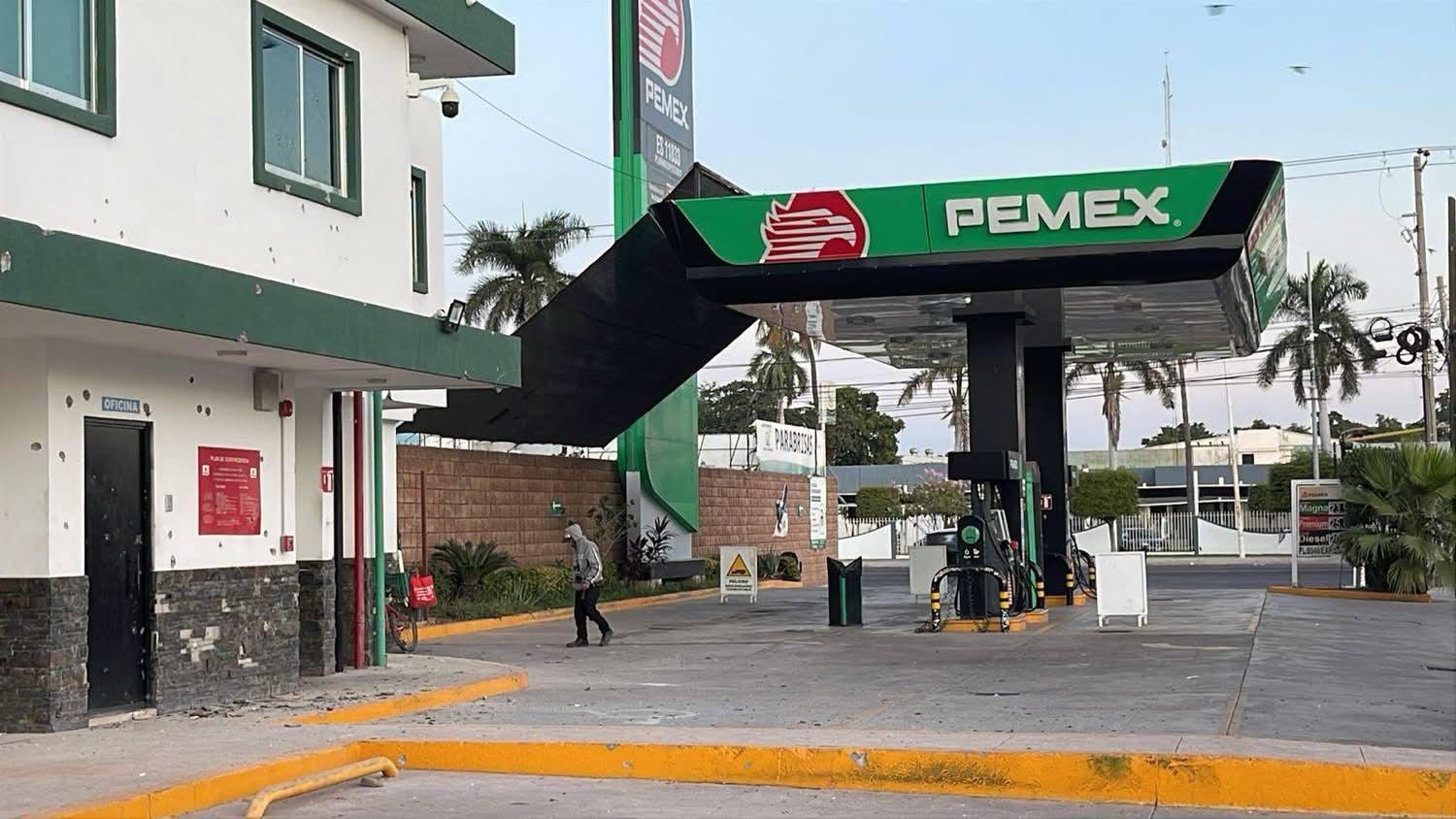 $!Balean otra vez casino y una gasolinera en ataques simultáneos en Culiacán