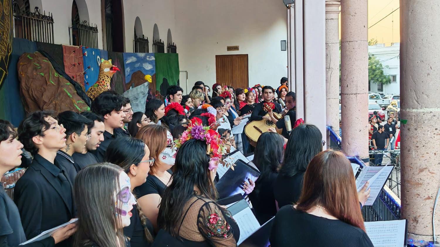 $!Amenizaron el evento el Coro Universitario de la Facultad de Artes y el Coro de la Casa de la Cultura.