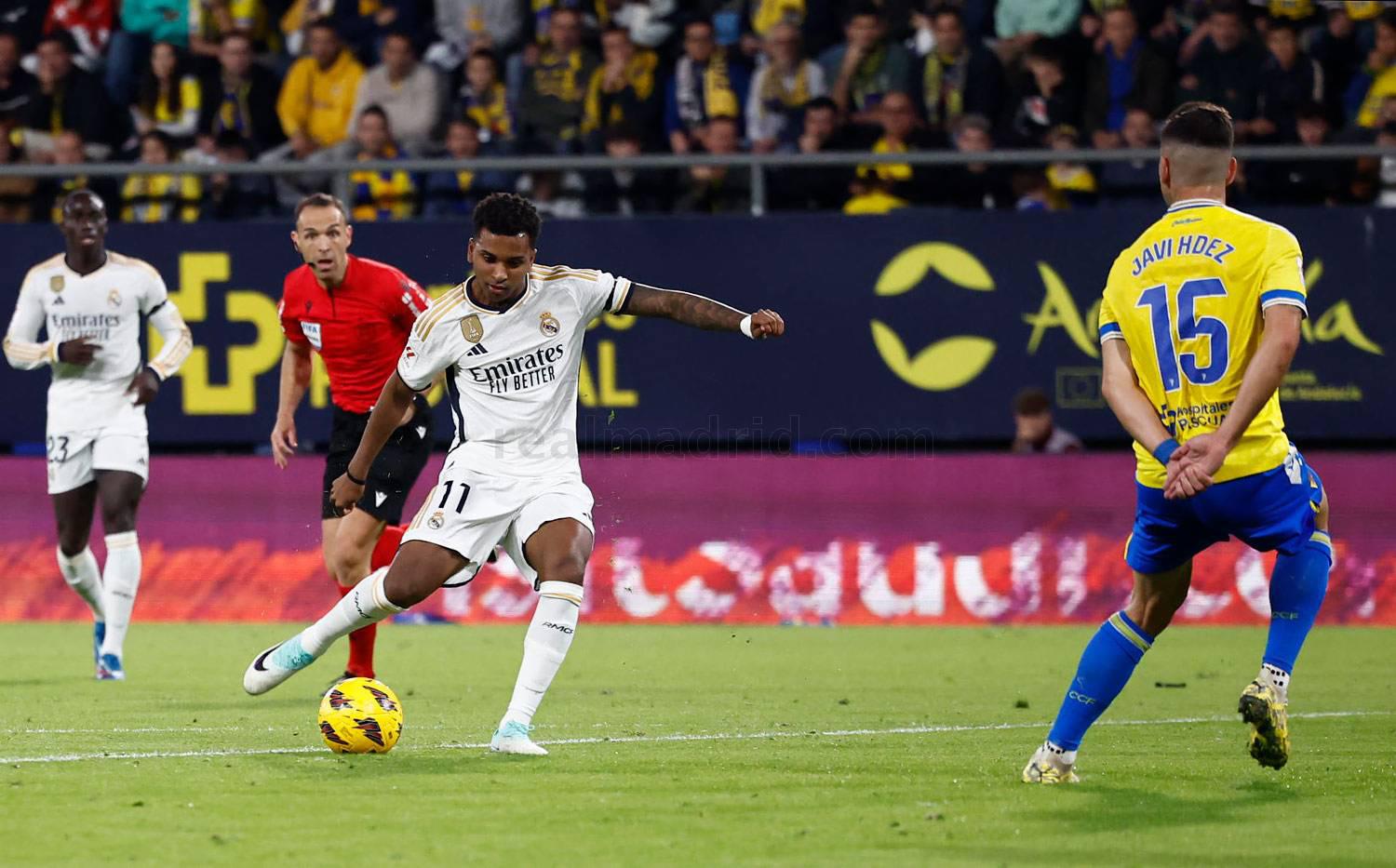 $!Real Madrid logra victoria y liderato con doblete de Rodrygo