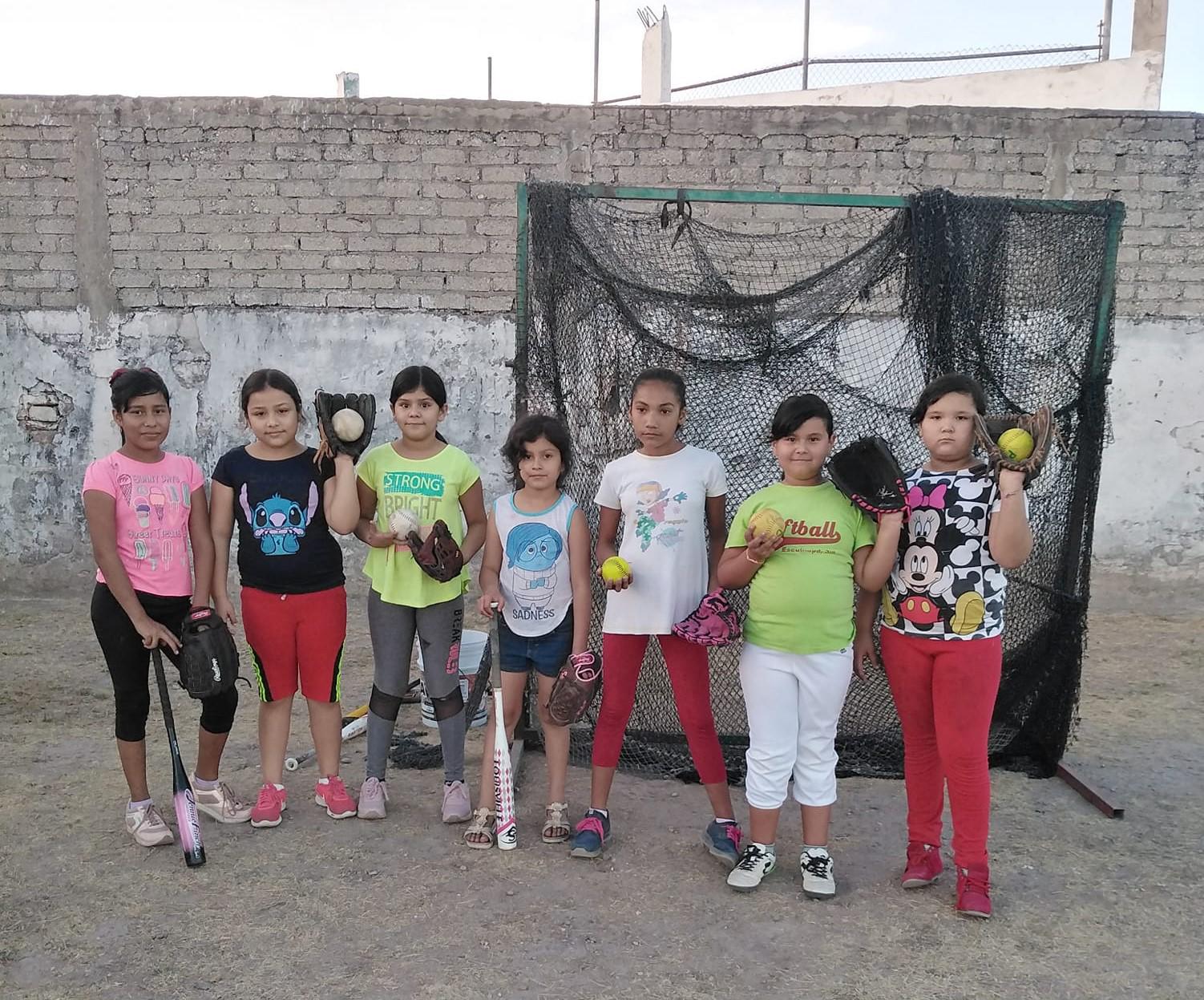 $!Invitan a integrarse a Escuela Municipal de Softbol Femenil de Escuinapa
