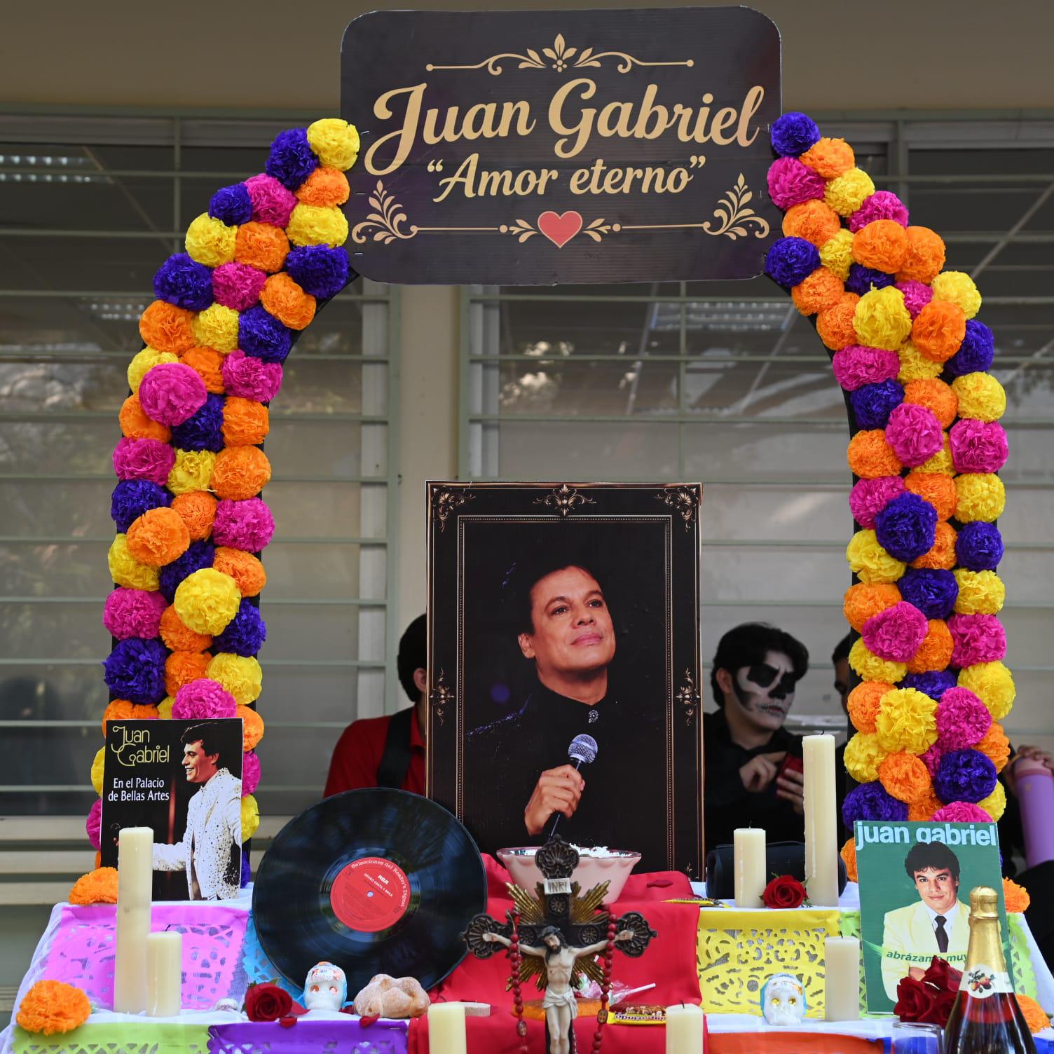 $!Altar dedicado a Juan Gabriel.