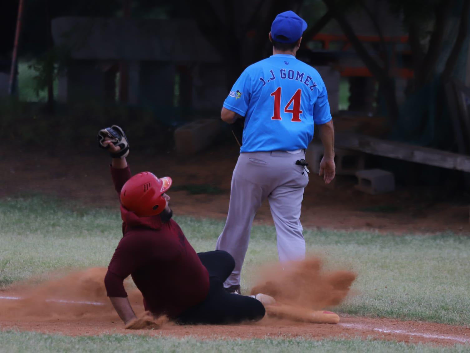 $!Tacos Elly arrolla 9-1 a Distribuidora Villegas en la Liga Meseros al Bat