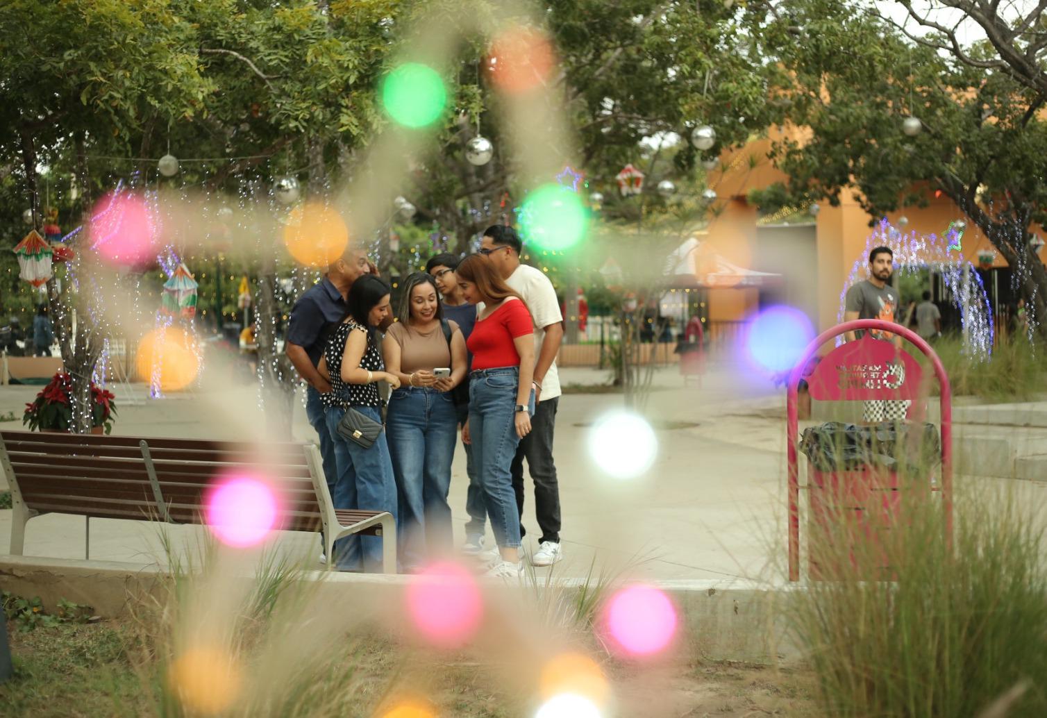 $!Pasan un domingo de magia y diversión en la Villa Navideña de Mazatlán