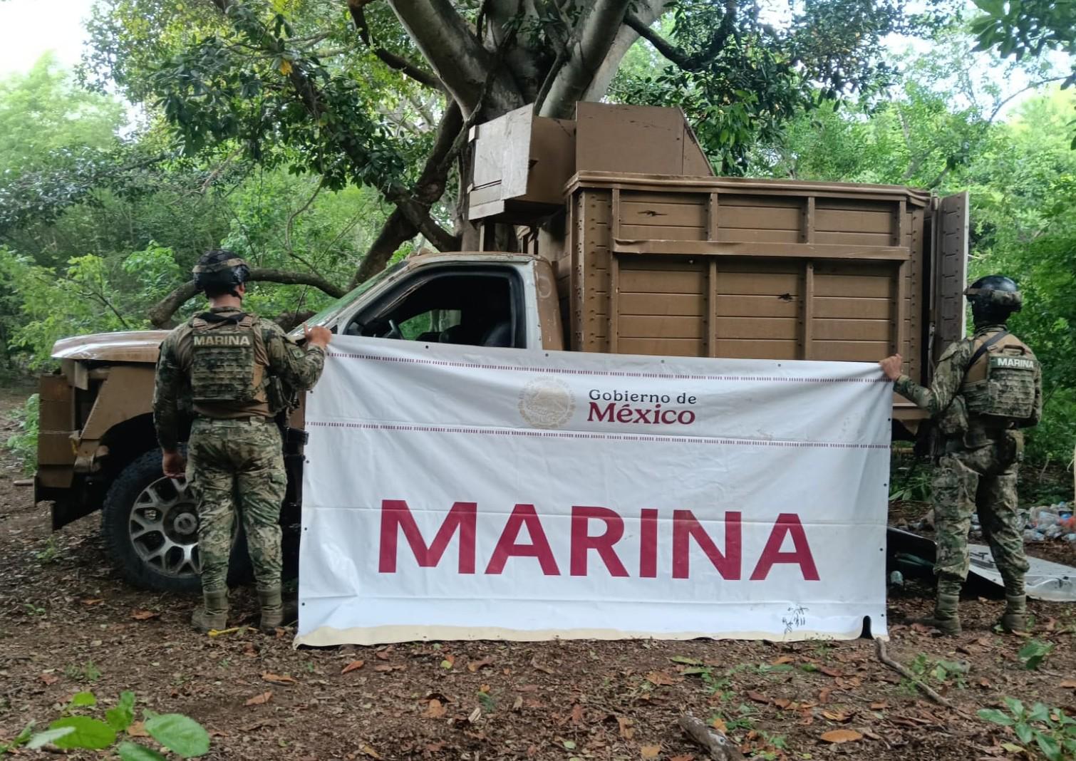 $!Marina localiza un vehículo con blindaje artesanal y artefactos explosivos improvisados en La Mora Escarbada, El Quelite