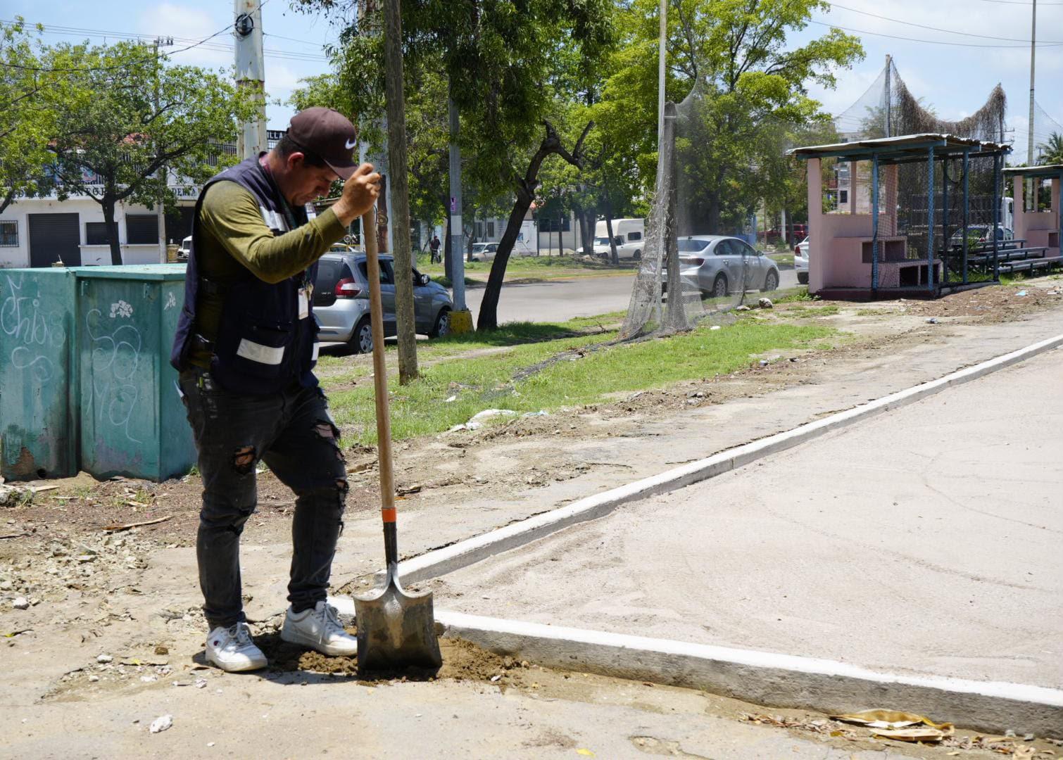 $!Avanza rehabilitación de la cancha El Delfín en Mazatlán