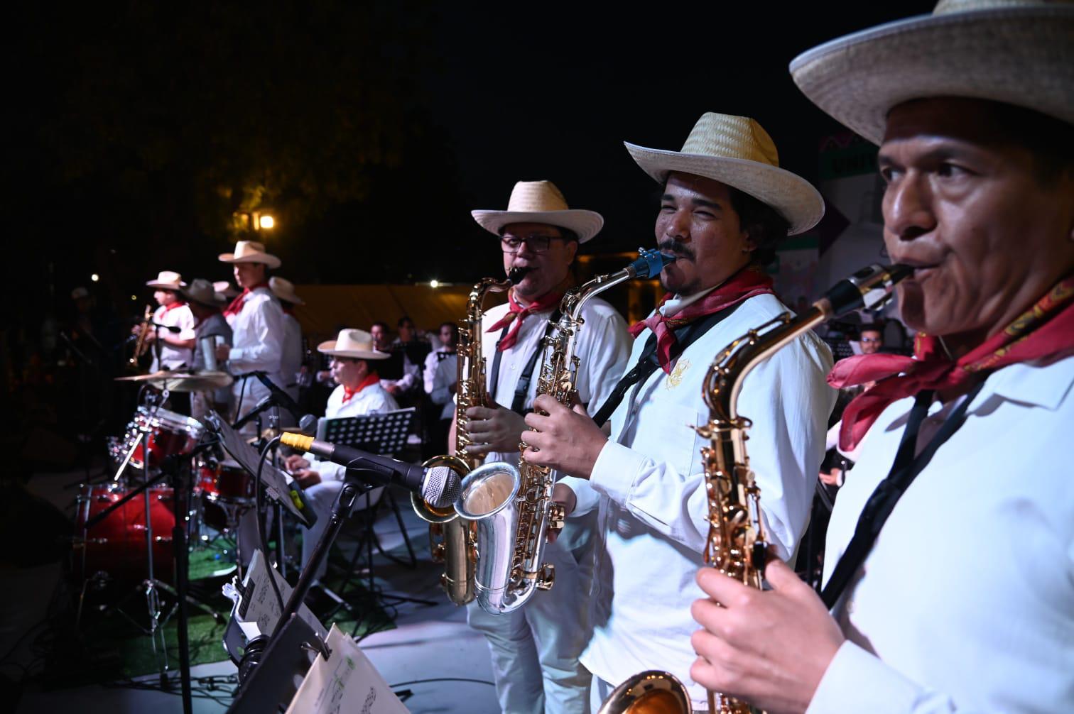 $!La Guelaguetza y el color de Oaxaca engalanan el inicio del XXXI Festival Internacional Universitario de la Cultura 2026, en el 153 aniversario de la UAS