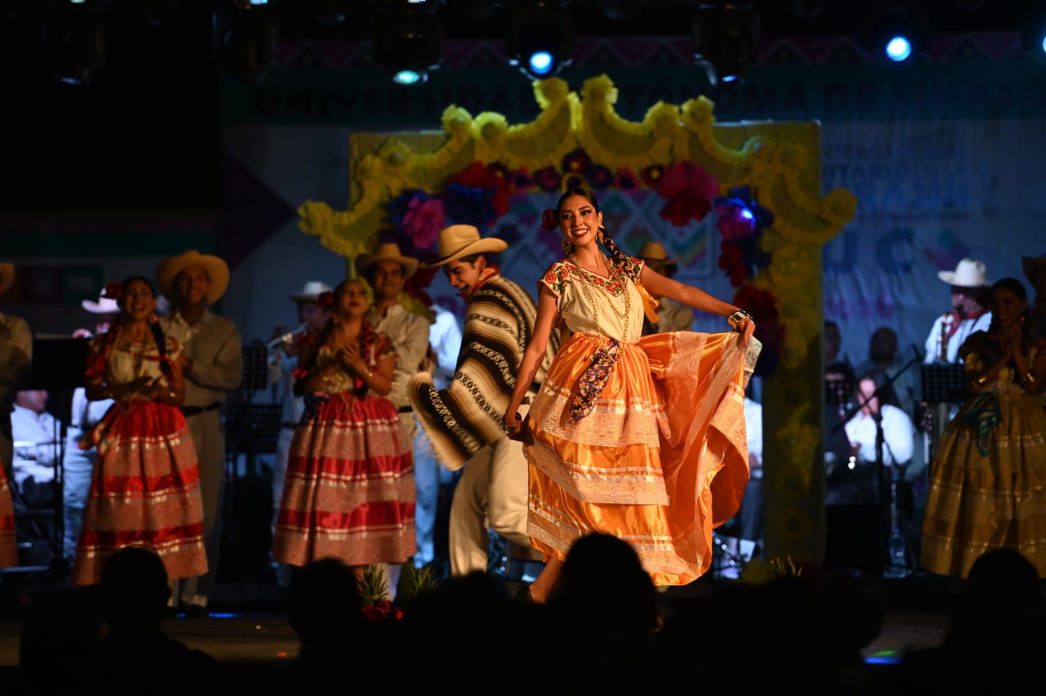 $!La Guelaguetza y el color de Oaxaca engalanan el inicio del XXXI Festival Internacional Universitario de la Cultura 2026, en el 153 aniversario de la UAS