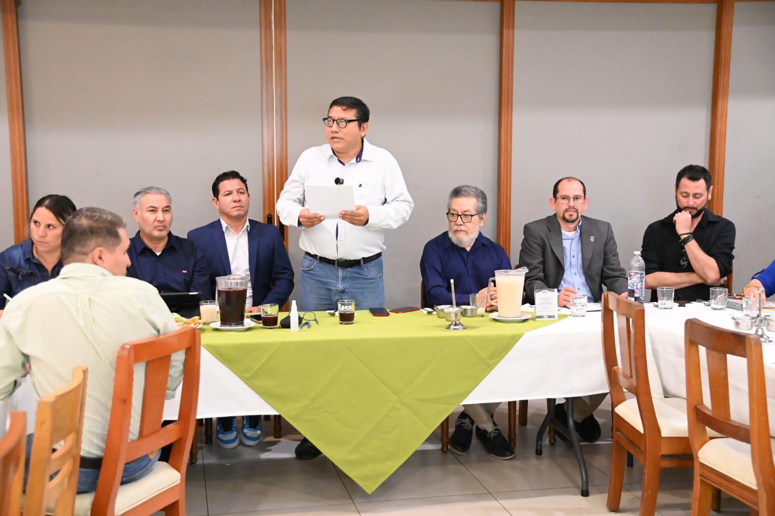 $!Presenta UAS ante colegio Luis F. Molina su ‘plan maestro’ del Universo Rosalino para el Edificio Central