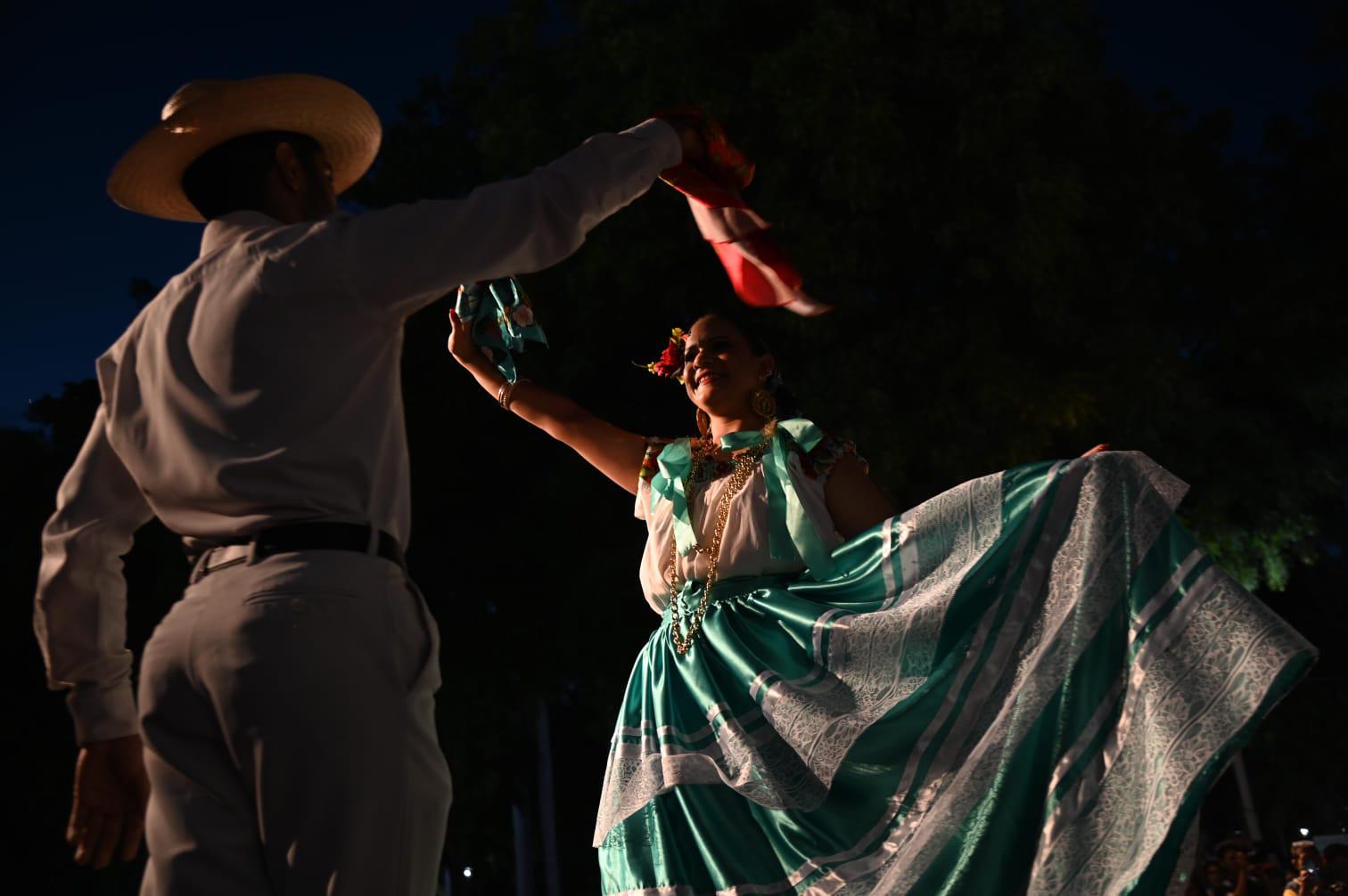 $!La Guelaguetza y el color de Oaxaca engalanan el inicio del XXXI Festival Internacional Universitario de la Cultura 2026, en el 153 aniversario de la UAS