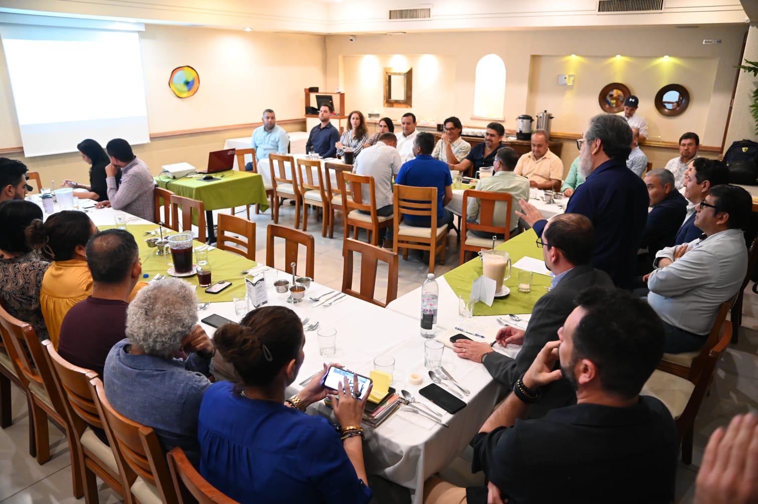 $!Presenta UAS ante colegio Luis F. Molina su ‘plan maestro’ del Universo Rosalino para el Edificio Central