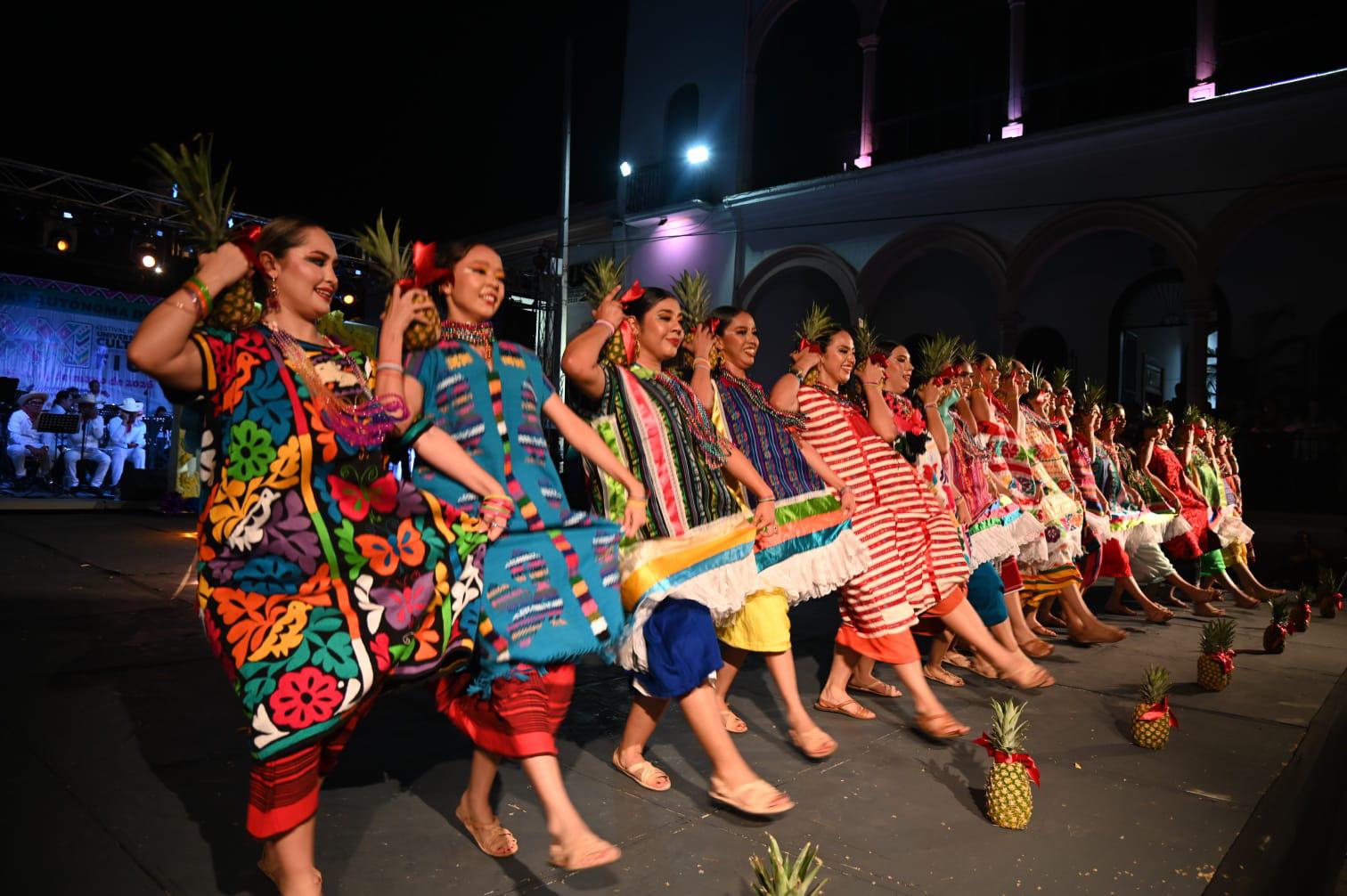 $!La Guelaguetza y el color de Oaxaca engalanan el inicio del XXXI Festival Internacional Universitario de la Cultura 2026, en el 153 aniversario de la UAS