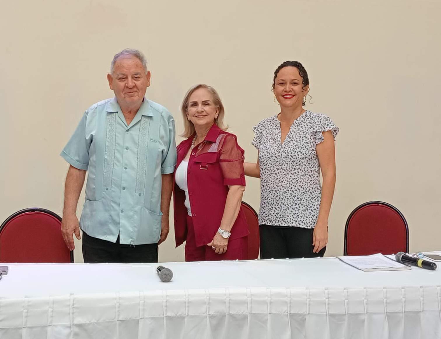 $!El maestro Antonio González, fundador de la agrupación, junto a la maestra Zoila Fernández y María Murillo.