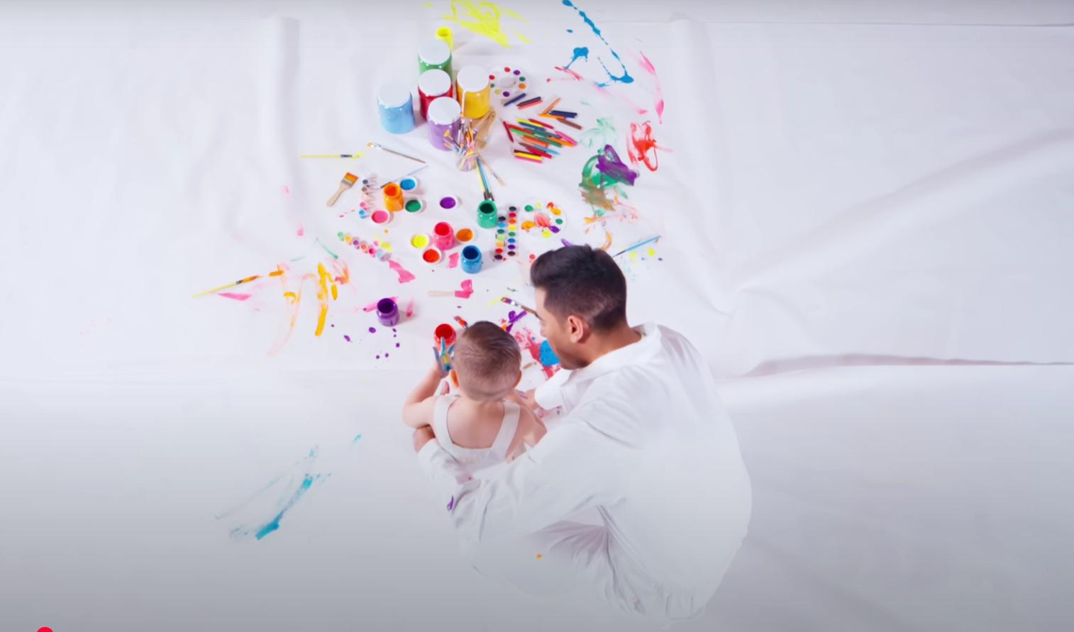 $!Carlos Rivera estrenó el tema ‘La mejor canción’, inspirada en su hijo León.