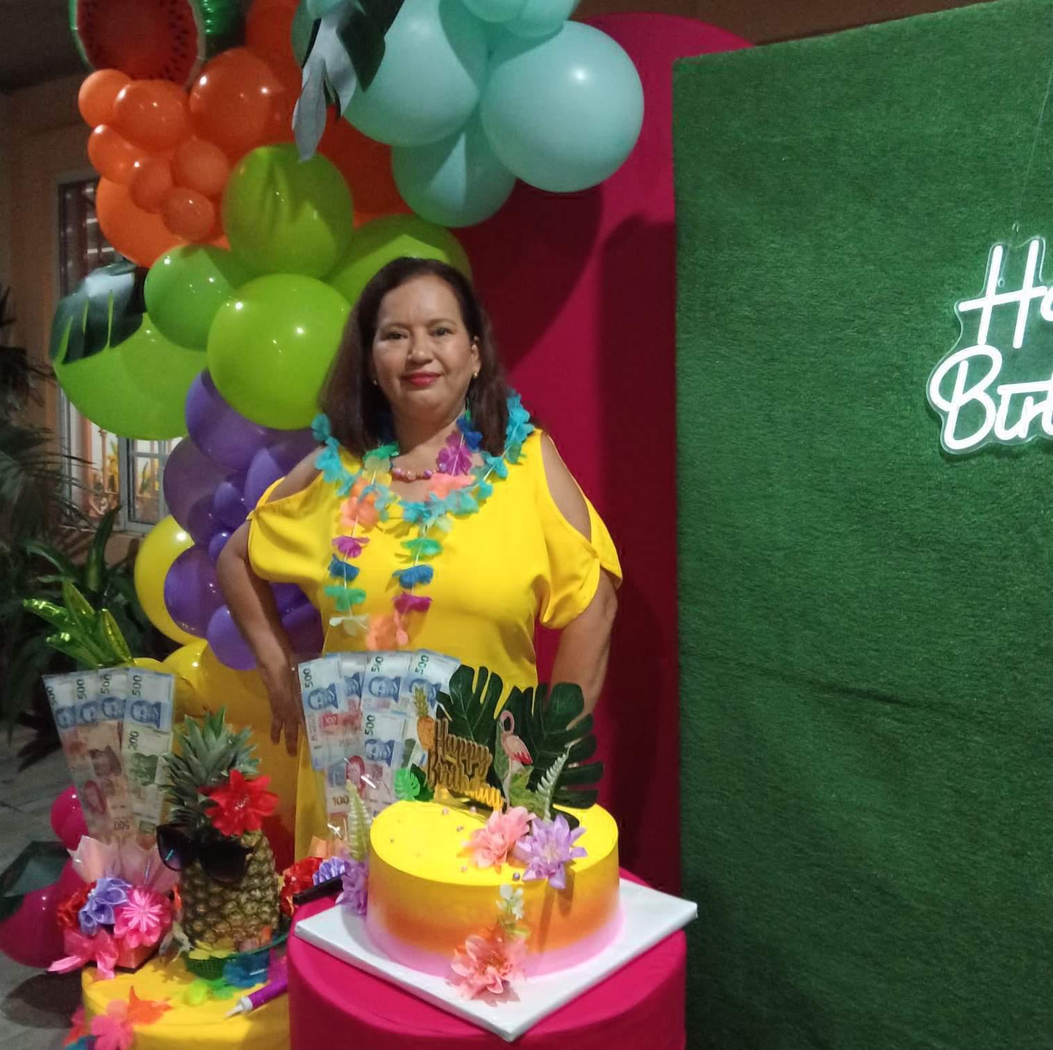 $!Isela Cárdenas festeja una vuelta más al sol.