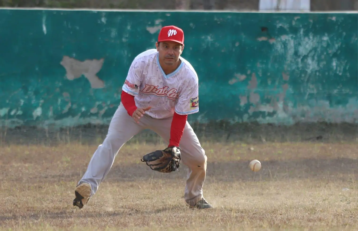 $!Radiadores Toño quita lo invicto a El Cid, en Liga de Meseros al Bat