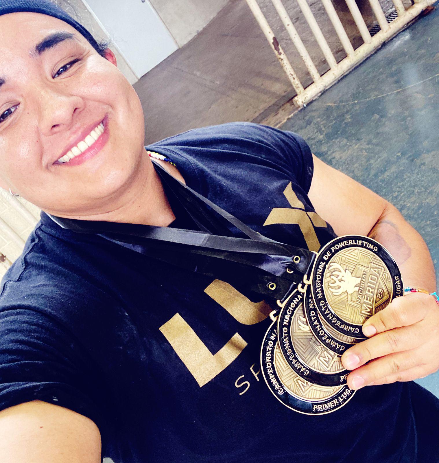 $!Mazatleca Maytia Millán impone récord nacional en bench press