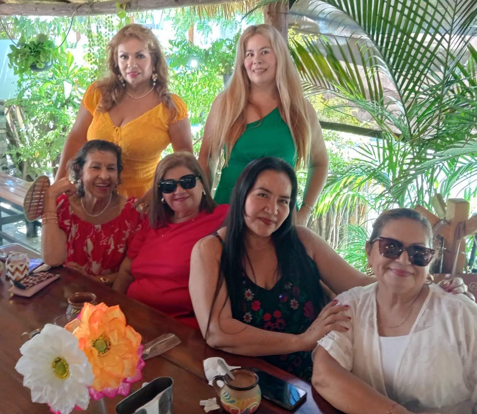 $!Lupita Pérez, Dulce Valdez, Linda Pérez, Lucí Ruiz, Martha Rábago y Rita Zúñiga.