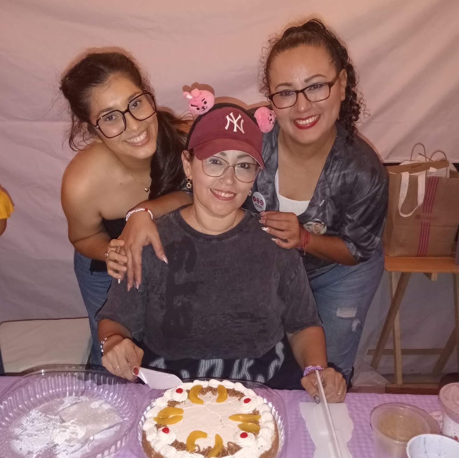 $!Hannye Enríquez y Edith Perea con la cumpleañera.