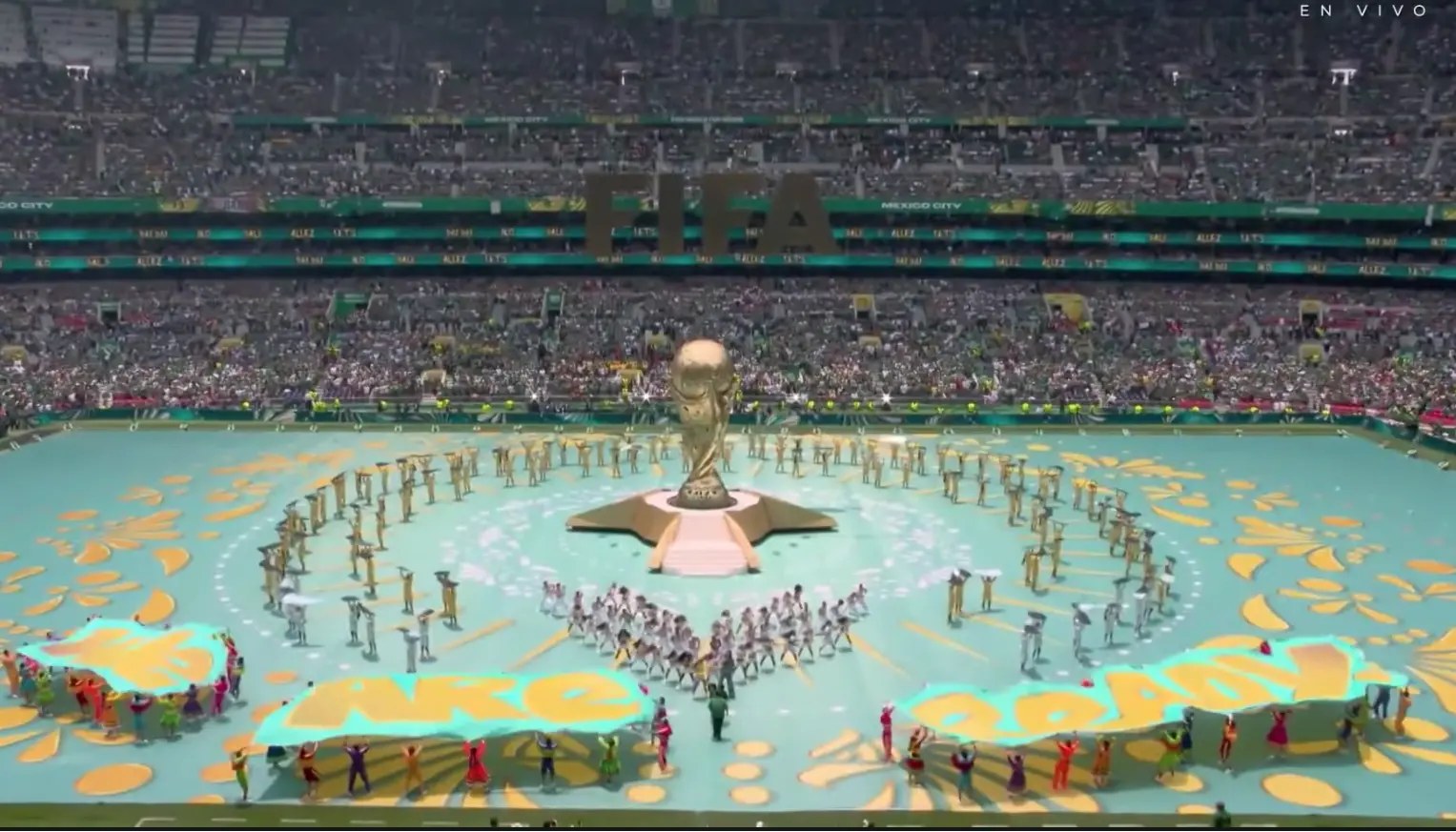 $!Asi lució la cancha del Estadio Azteca en la inauguración.