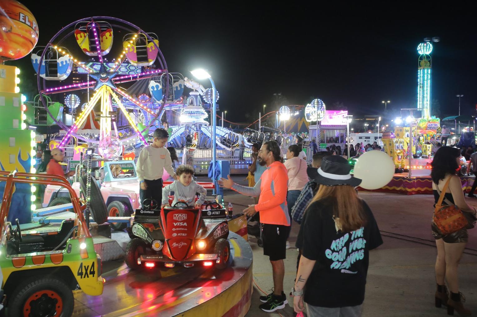 $!Familias disfrutan de una noche llena de diversión en la Expoferia Canaco 2025