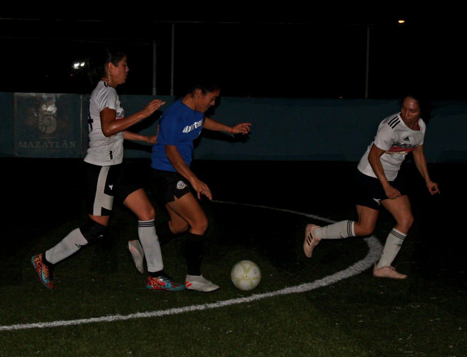 $!Leonas de la Década rugen en el Furamaz