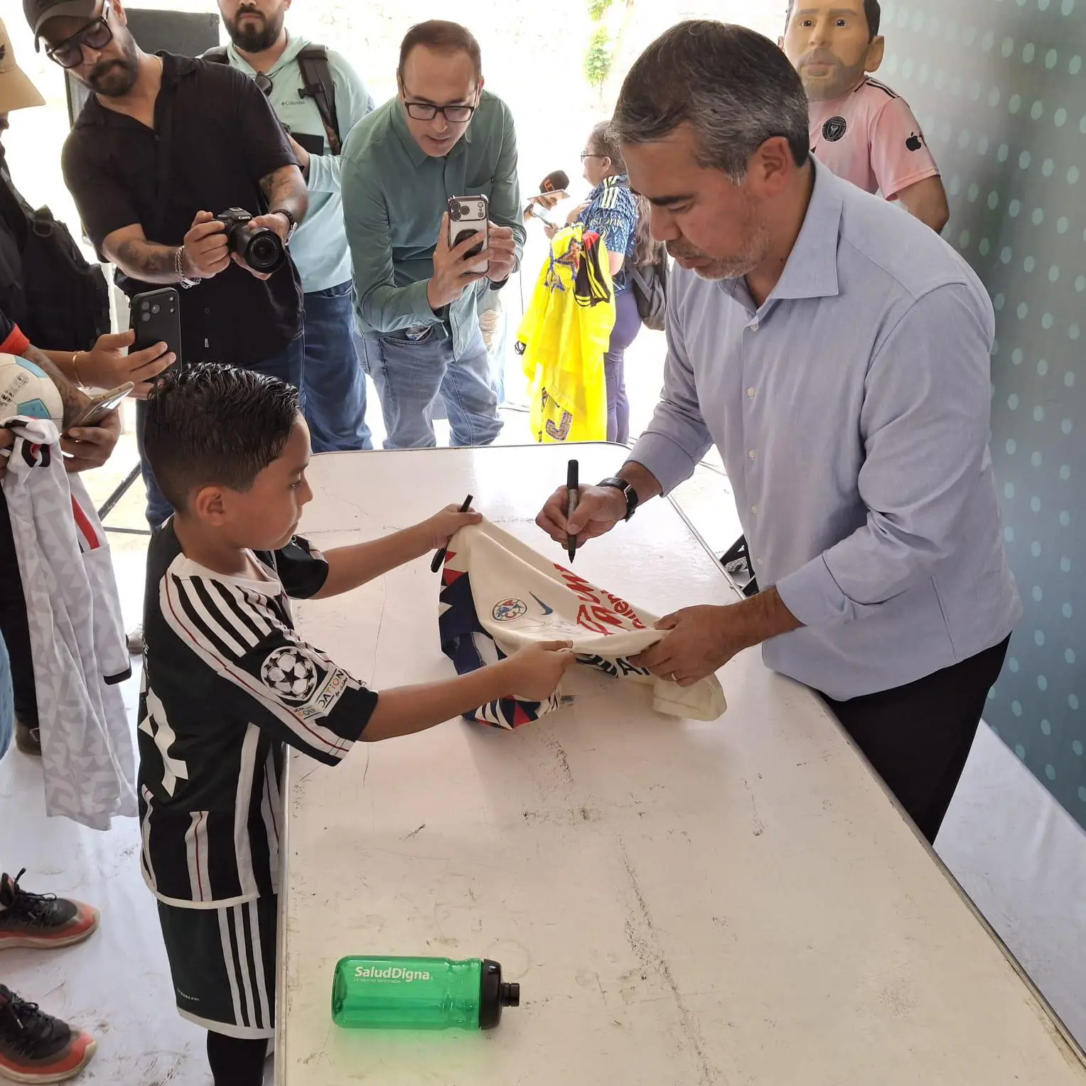 $!Pável Pardo convive con aficionados en ‘Culiacán: La Fiesta del Futbol’