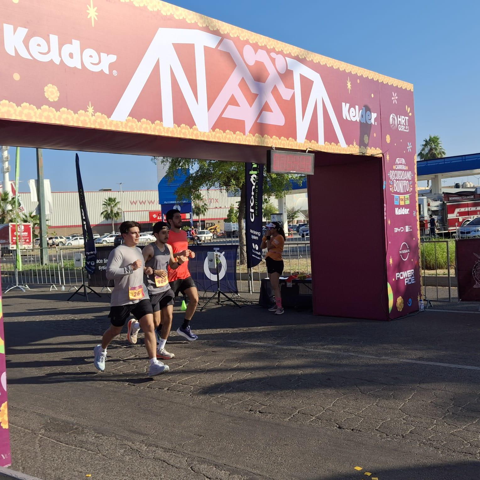 $!La Carrera ‘Recuérdame Bonito’ llena Culiacán de color