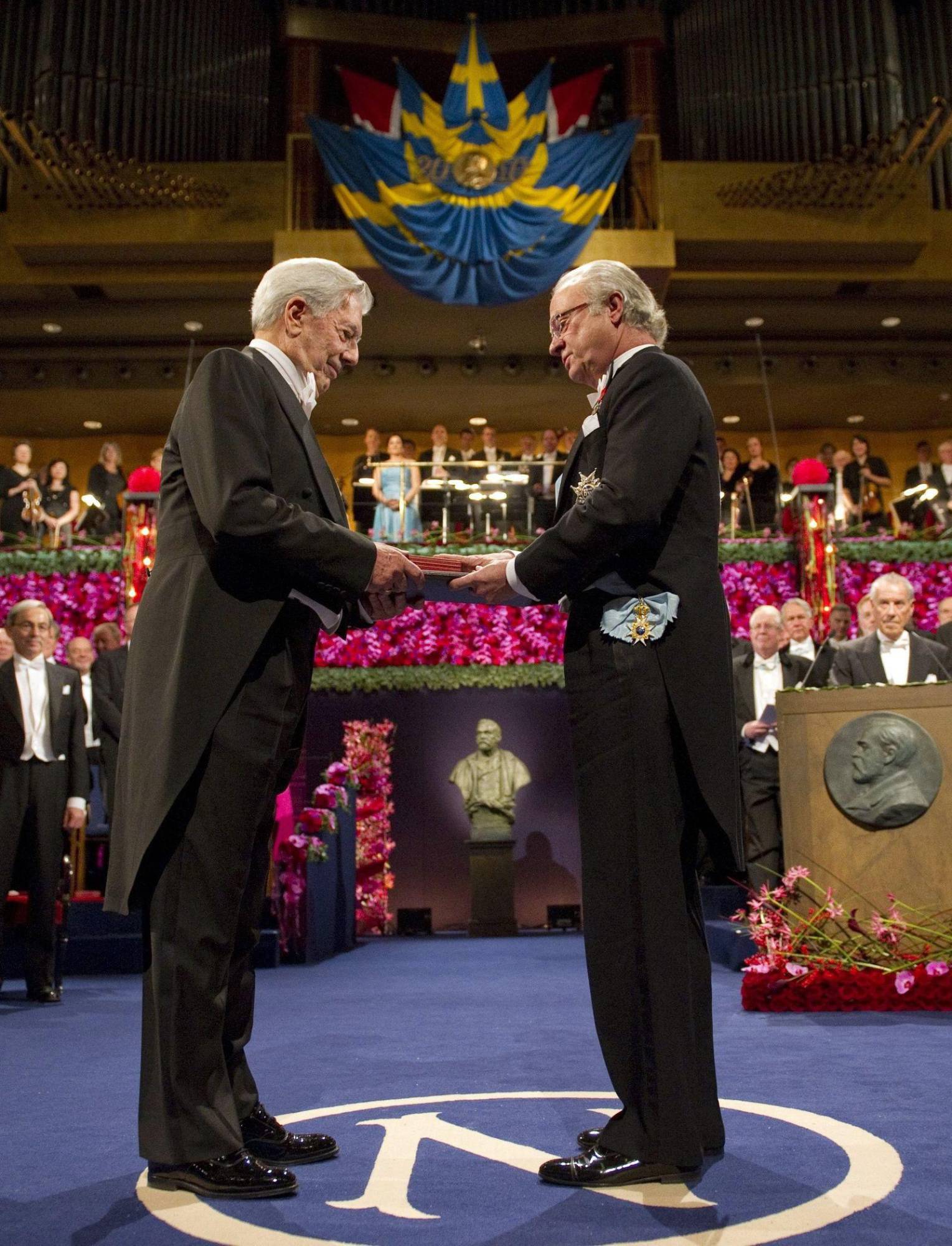 $!Mario Vargas Llosa recibió el Premio Nobel de Literatura en 2010.